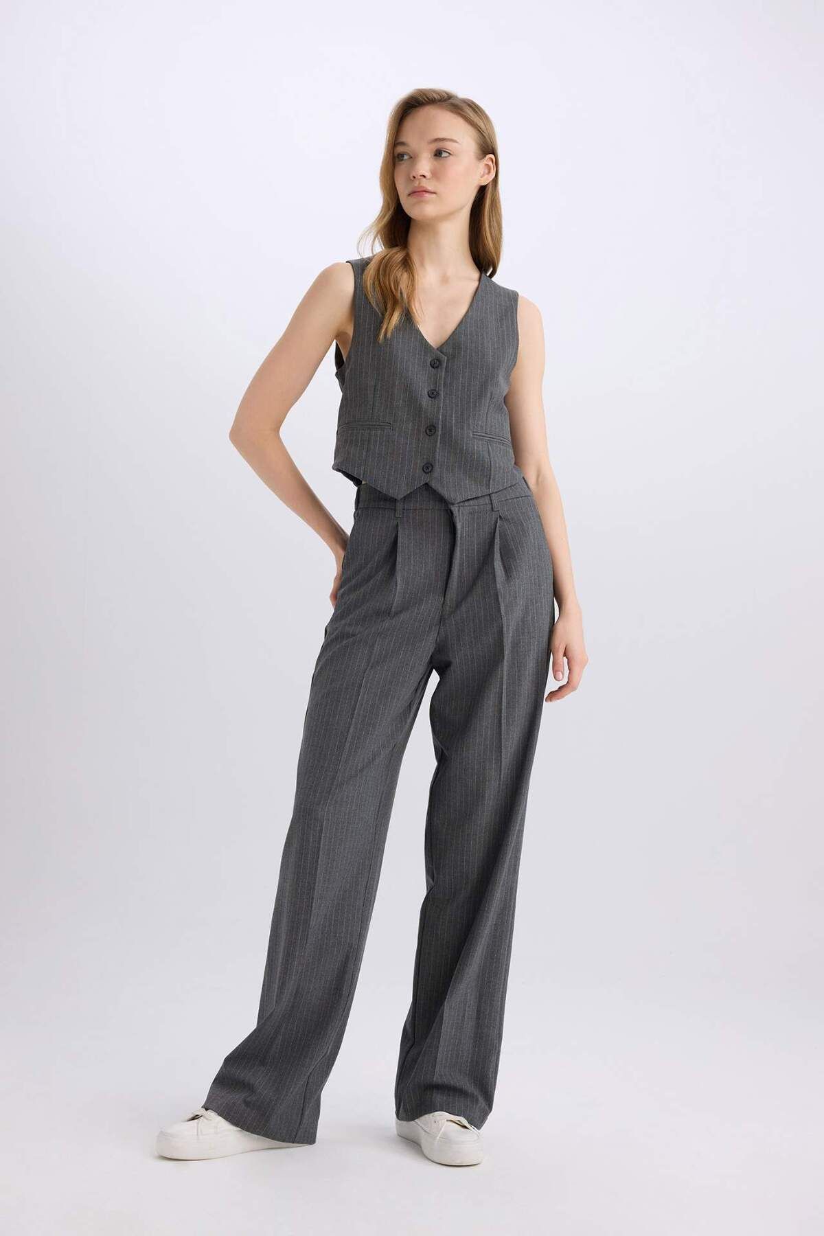 DeFacto-Regular Fit Blazer Weste Crop Basic Einfarbig Mit Knöpfen Z8526AZ24AU 2