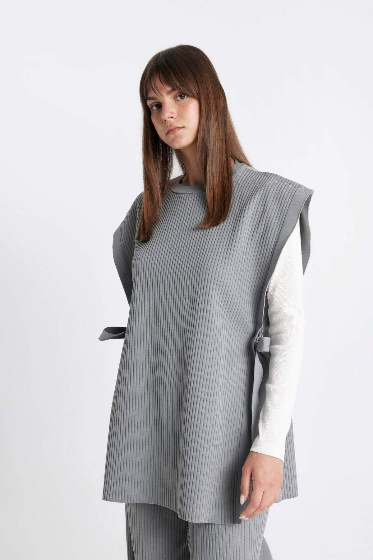 DeFacto-Regular Fit Rundhals Basic Einfarbig Seitliches Bindeband Strickpullover Y1323AZ24AU 3