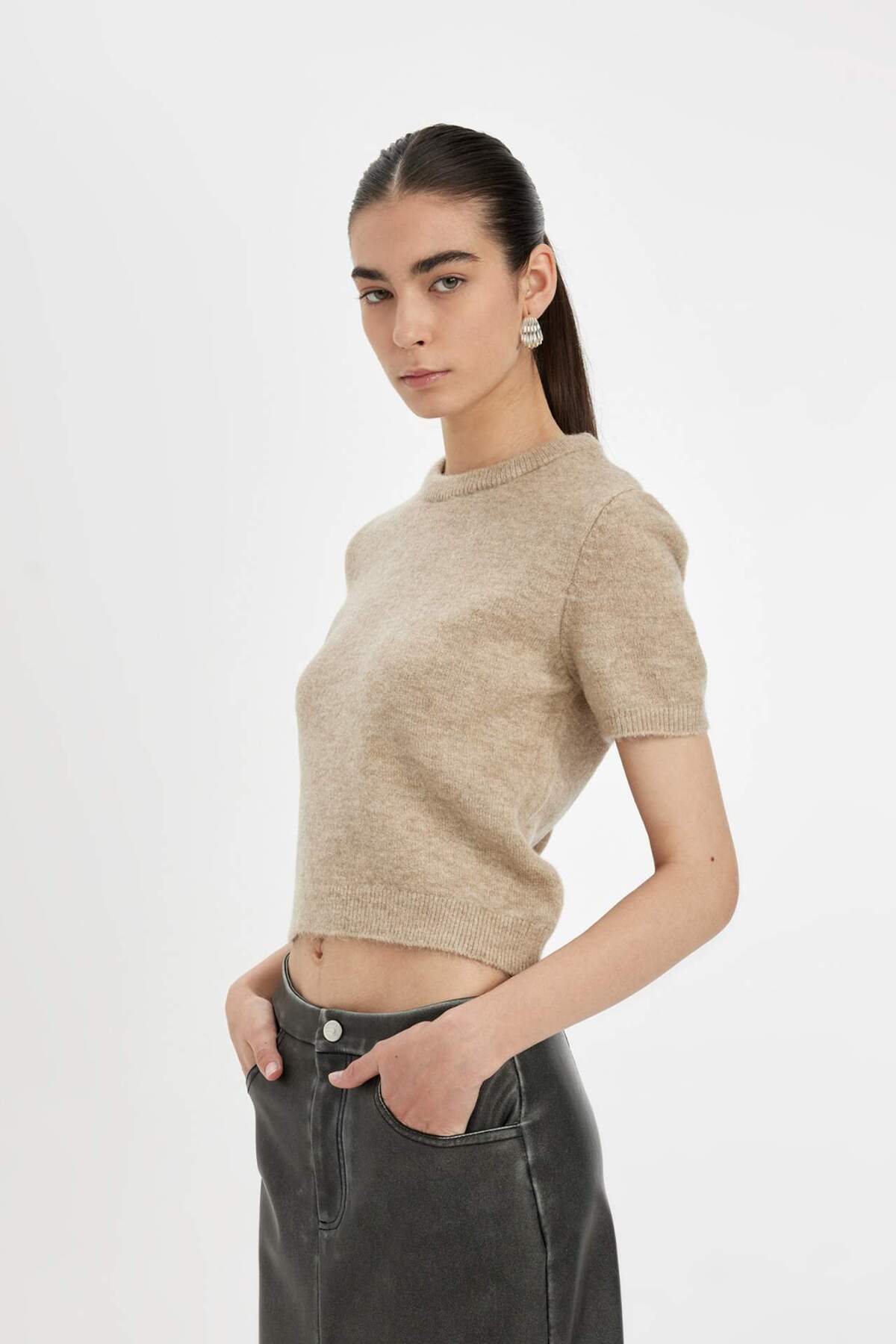 DeFacto-Reguläre Passform Rundhals Premium Basic Unifarben Kurzarmpullover C9049AX24WN 4