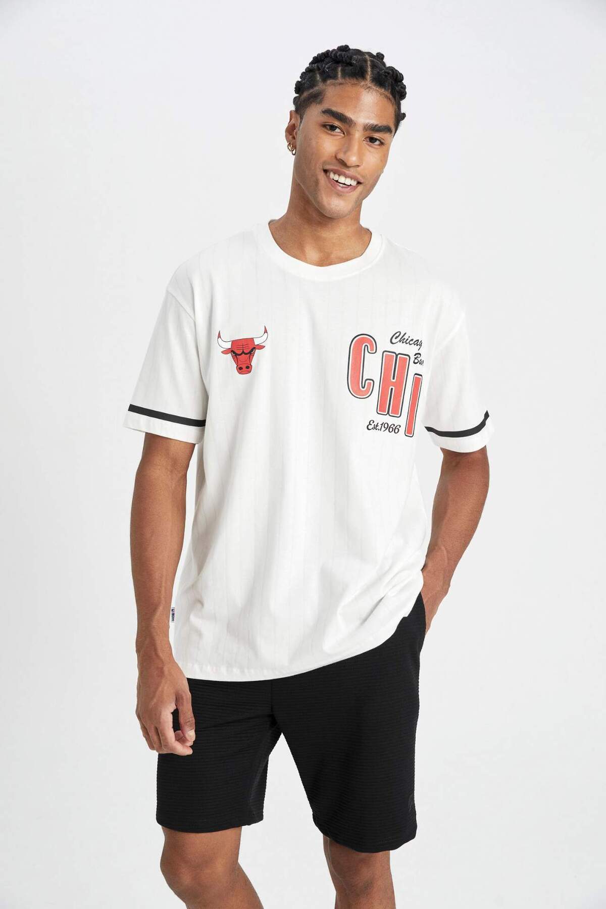 DeFacto-DeFactoFit - NBA Chicago Bulls Boxy-T-Shirt mit Rundhalsausschnitt C4460AX24HS 3
