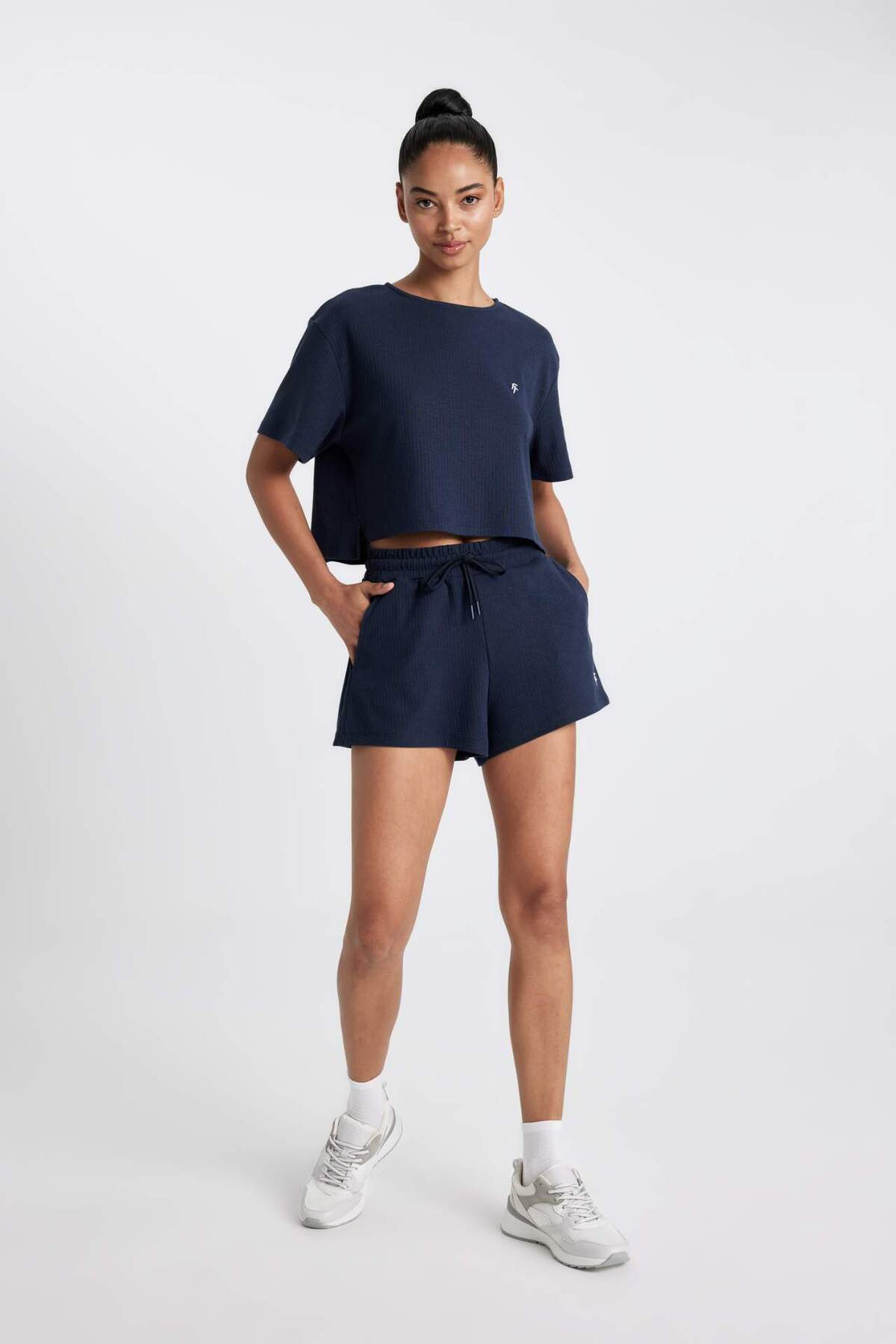 DeFacto-DeFactoFit cropped fit Sportler T-Shirt mit Rundhalsausschnitt kurzarm A9916AX24SM 2