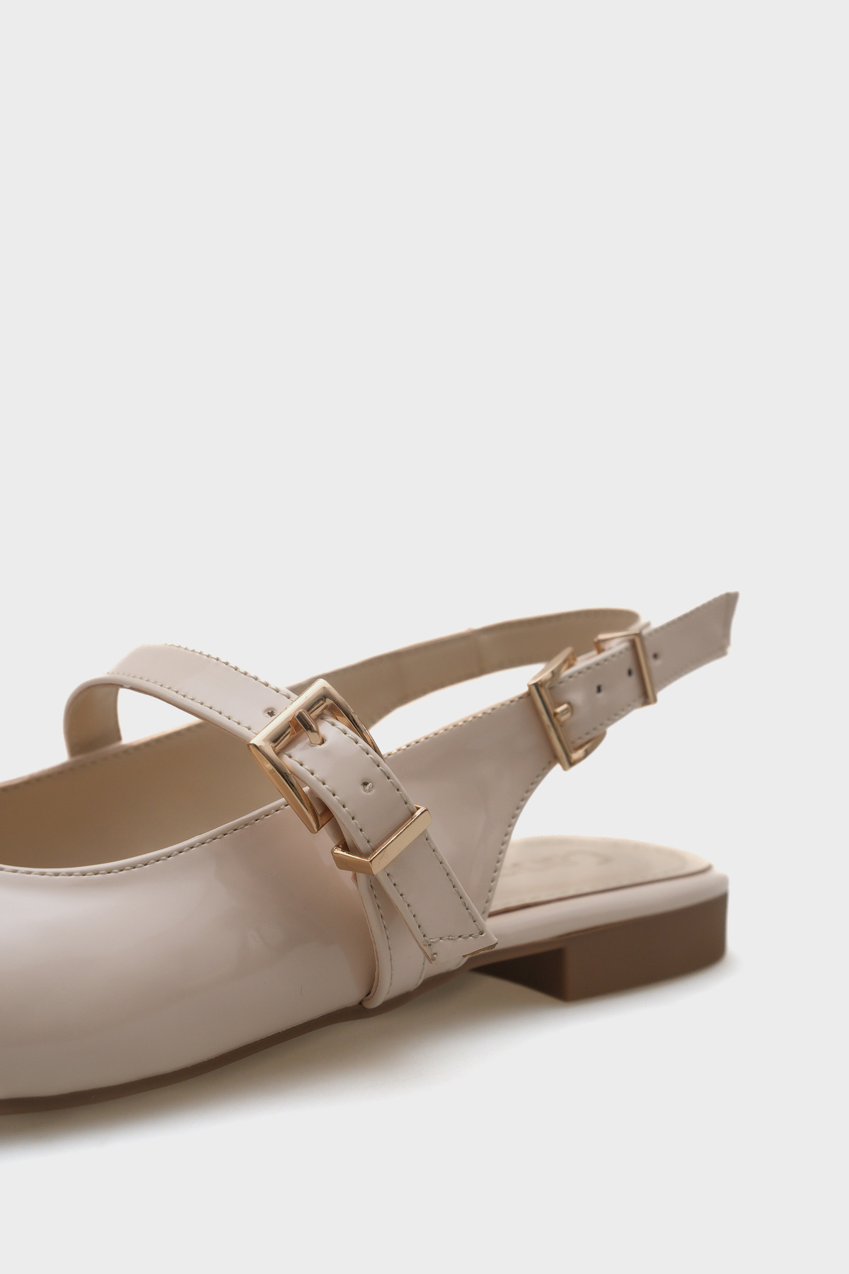 Capone Outfitters-Ballerinas für Damen mit spitzer Spitze, Schnallendetail und offener Rückseite 3