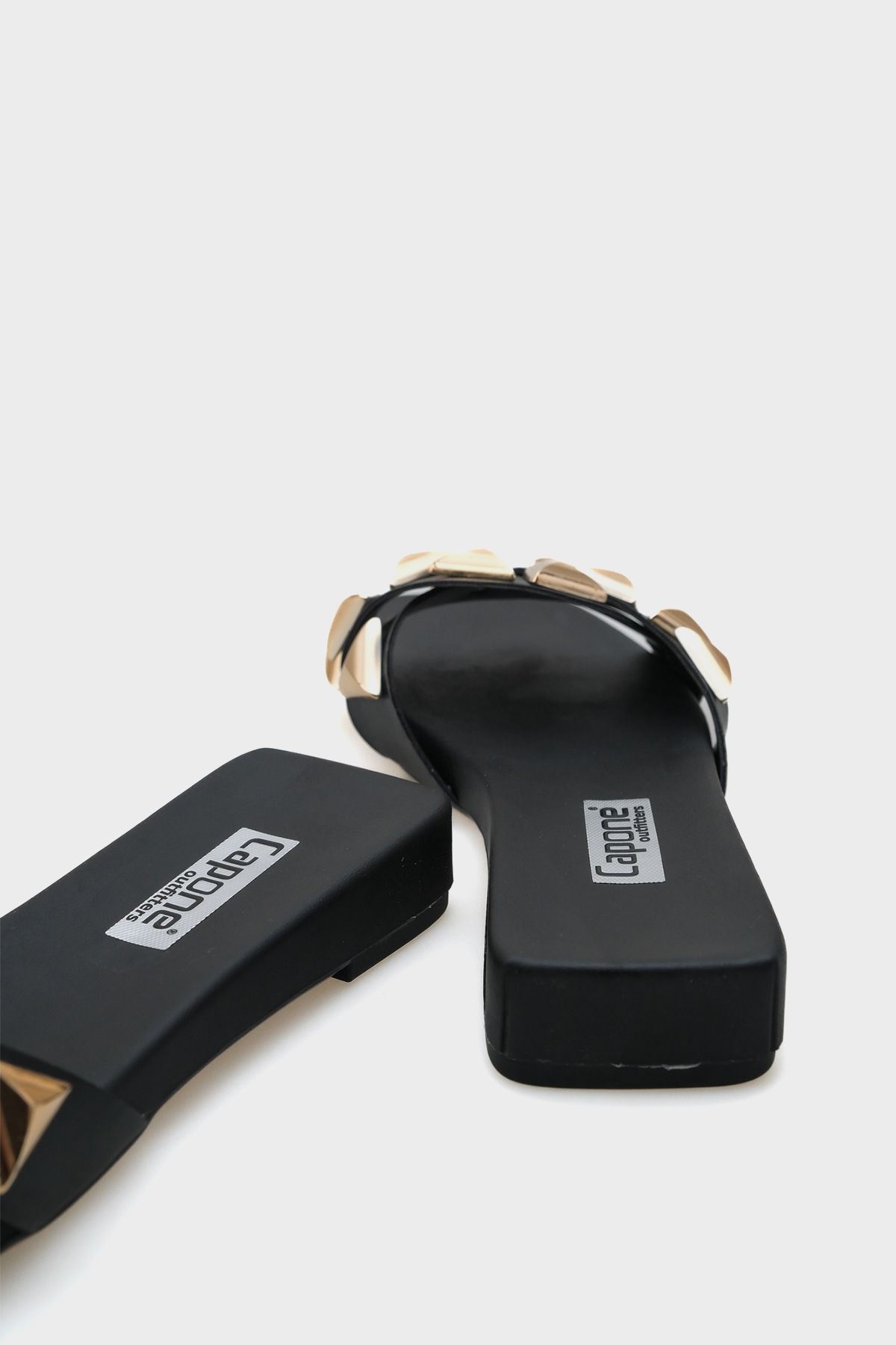 Capone Outfitters-Γυναικείες παντόφλες Manon Blunt Toe Comfort με κοντό τακούνι με μεταλλικά αξεσουάρ 4
