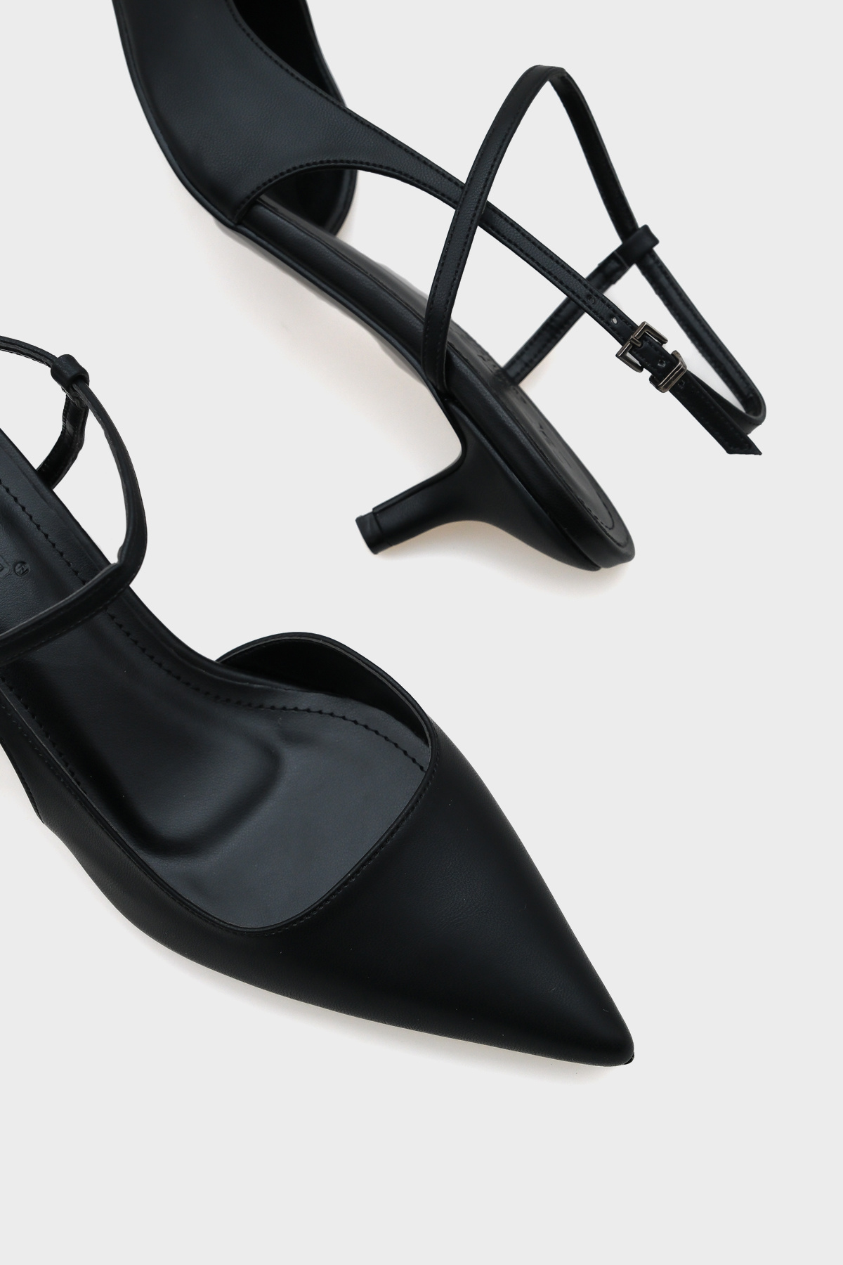 Capone Outfitters-Perla Damenschuhe mit mittlerem Absatz, Knöchelriemen und spitzer Zehenpartie 4
