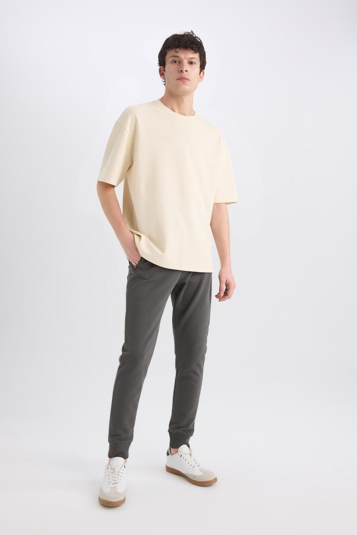 DeFacto-Jogger-Jogginghose, schmale Passform, schmale Passform, Schnürung an der Taille, elastisches Bein, Reißverschlusstaschen 3154717 3