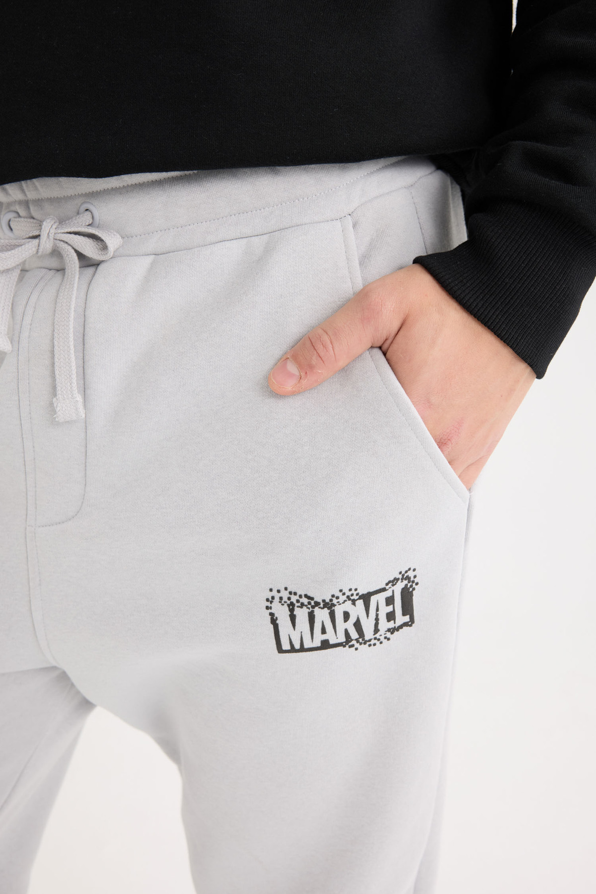 DeFacto-بنطال رياضي بشعار Marvel فقط بقصة عادية مع جيب برباط على الخصر C6514AX24AU 5