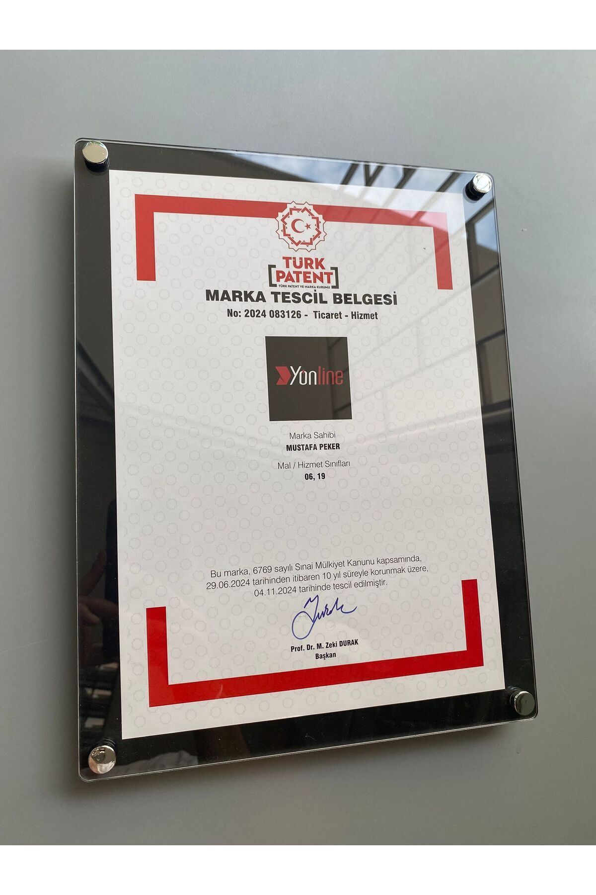 Yönline-A4 Screw Wall Mounted Document Board |   Transparent Plexiglass Foil with Black Background 1