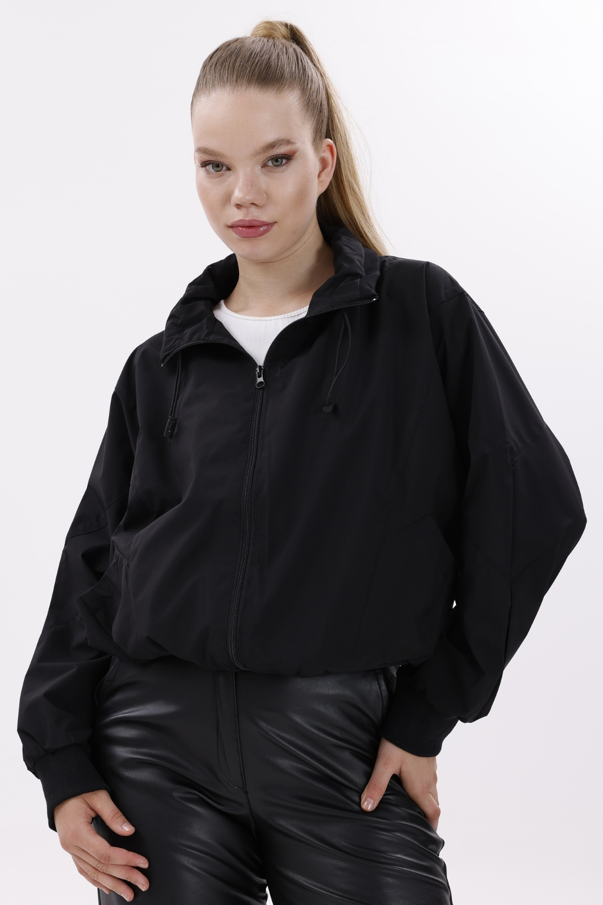 freemen  Kadın Siyah Dik Yaka Su ve Rüzgar Geçirmez Oversize Crop Mevsimlik Yağmurluk Rüzgarlık