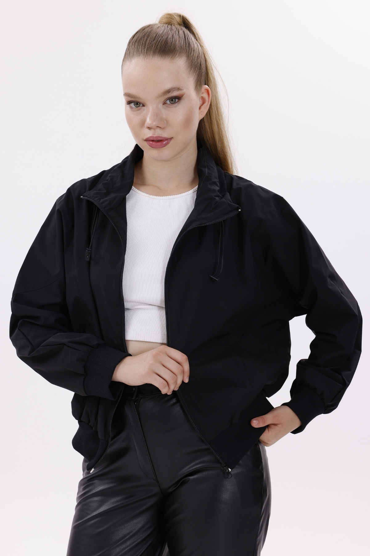 freemen  Kadın Siyah Dik Yaka Su ve Rüzgar Geçirmez Oversize Crop Mevsimlik Yağmurluk Rüzgarlık - Görsel 4