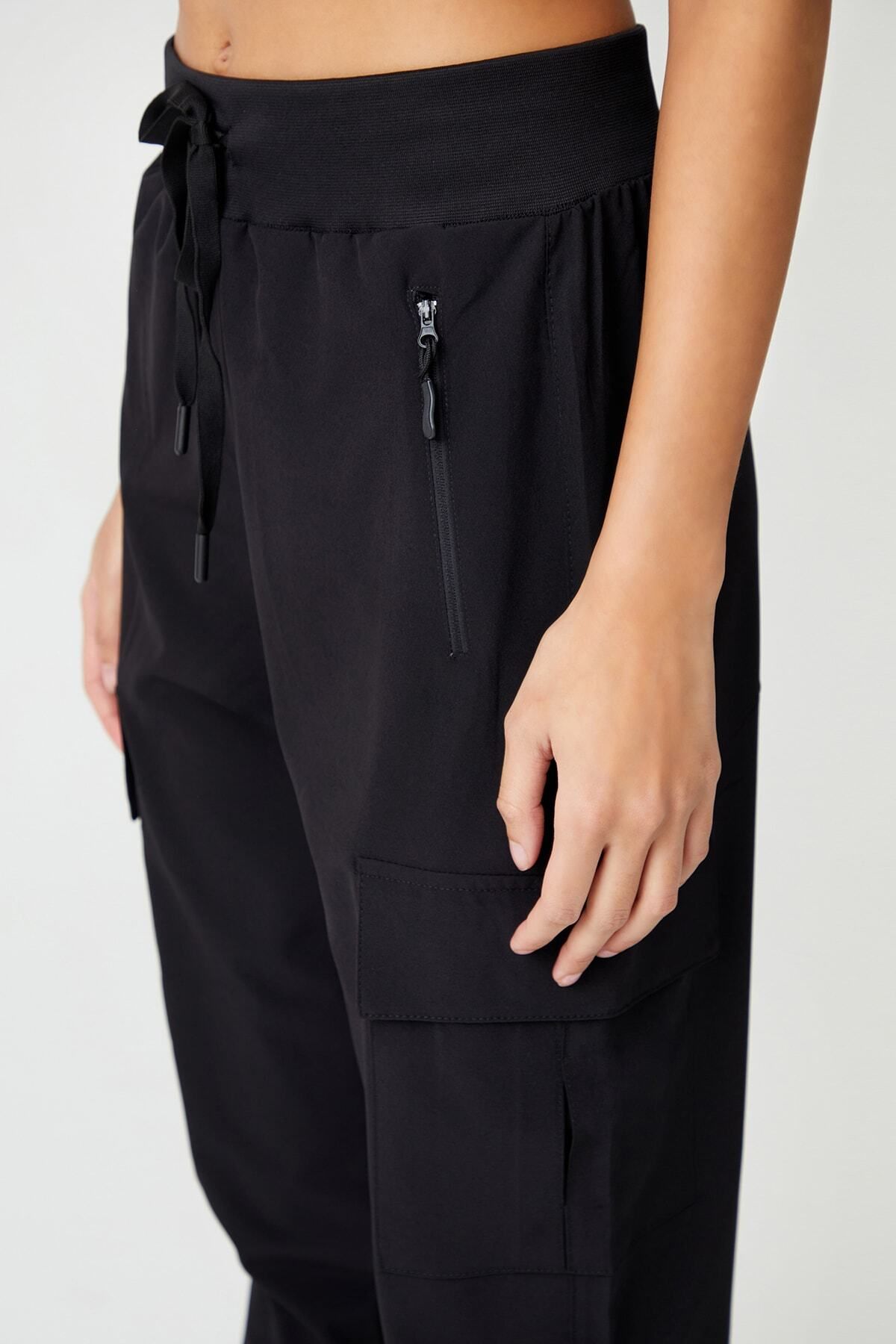 Los Ojos-Schwarze Cargo-Jogginghose für Damen mit Taschen, elastischem Bund und Cargo-Beinen 7