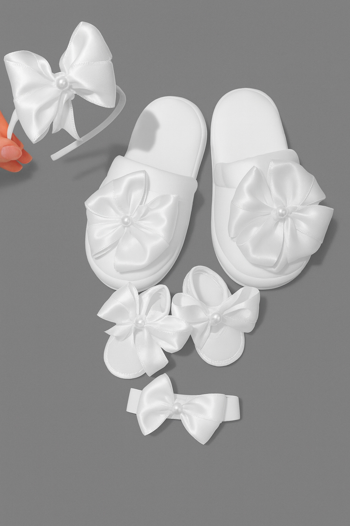 Massaltay Beyaz Fiyonklu İncili Anne Lohusa Terliği, Taç, Bebe Bandanası ve Patik Full Set