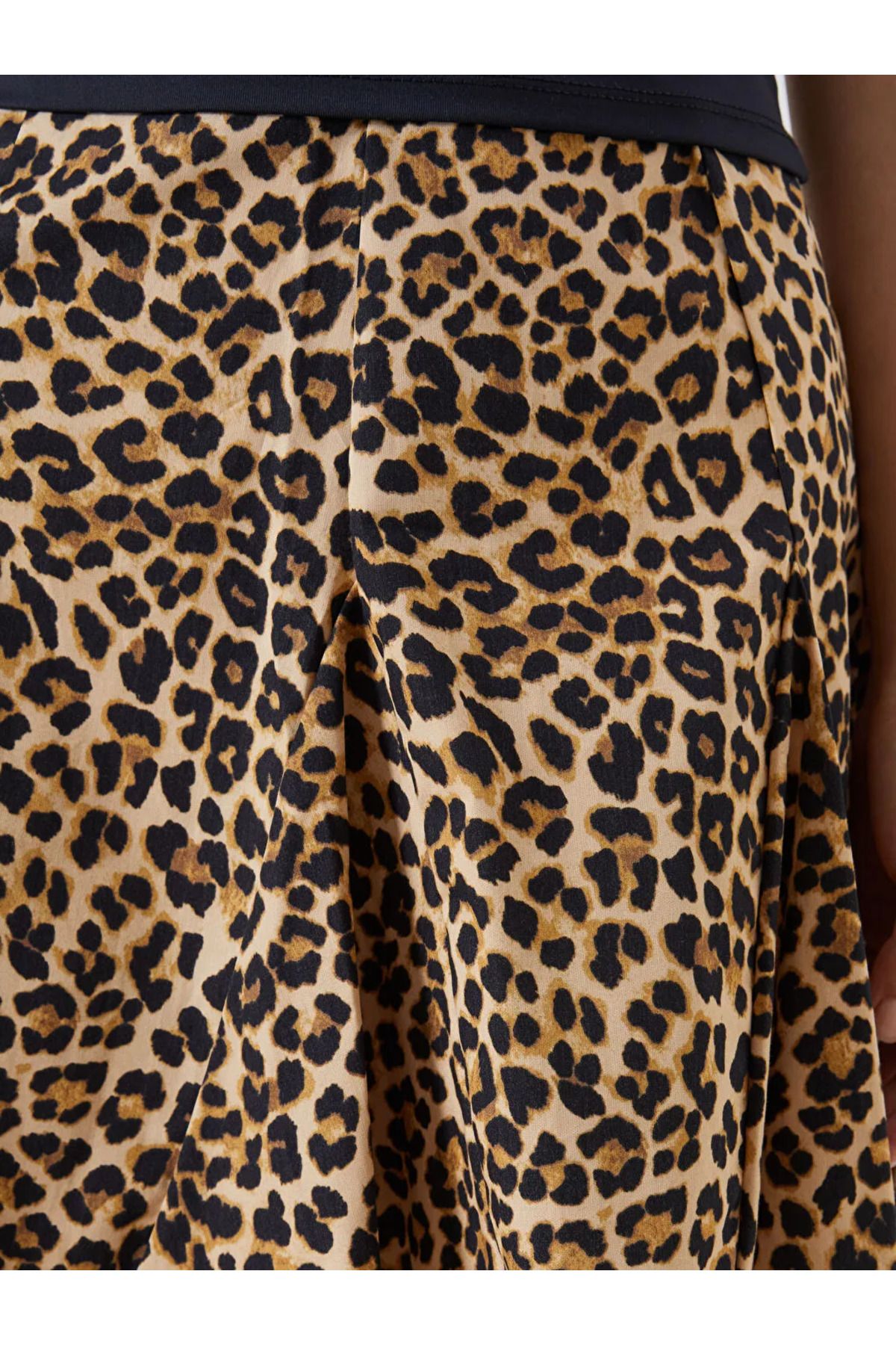 LC Waikiki-Lcw vision brown zippered waist leopard patterned pleated mini skirt 3