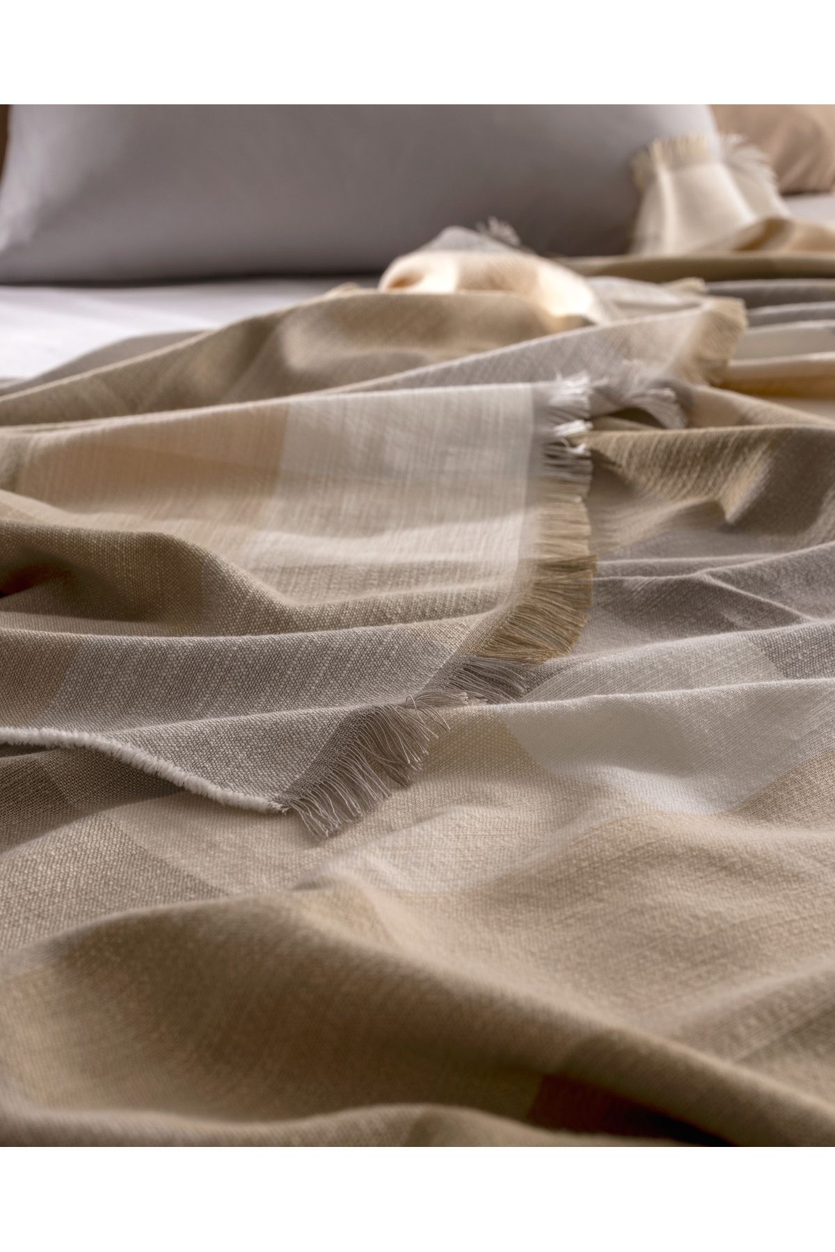 Madame Coco-Grignols Double Cotton Bedspread - Beige 6