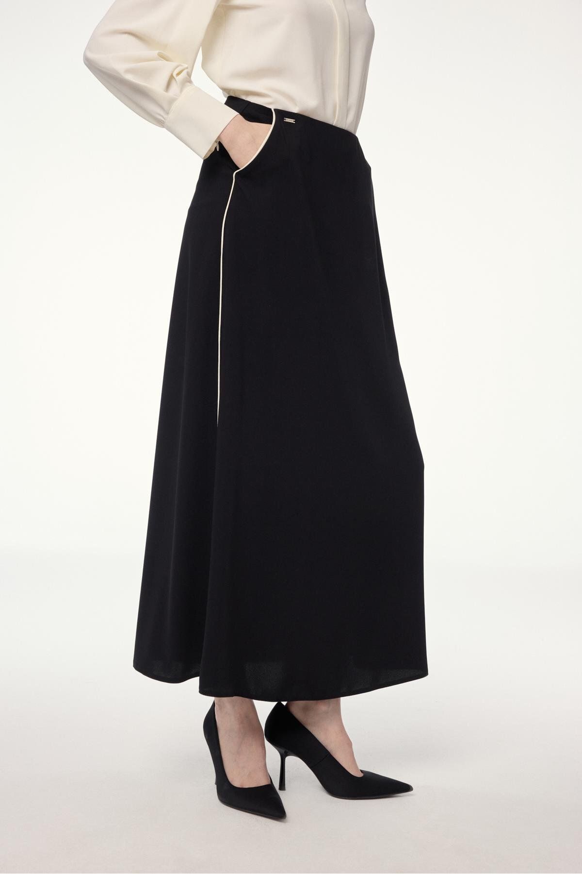 Zühre-Plain Black Skirt with Stripe Detail and Pockets Etk-0182 4