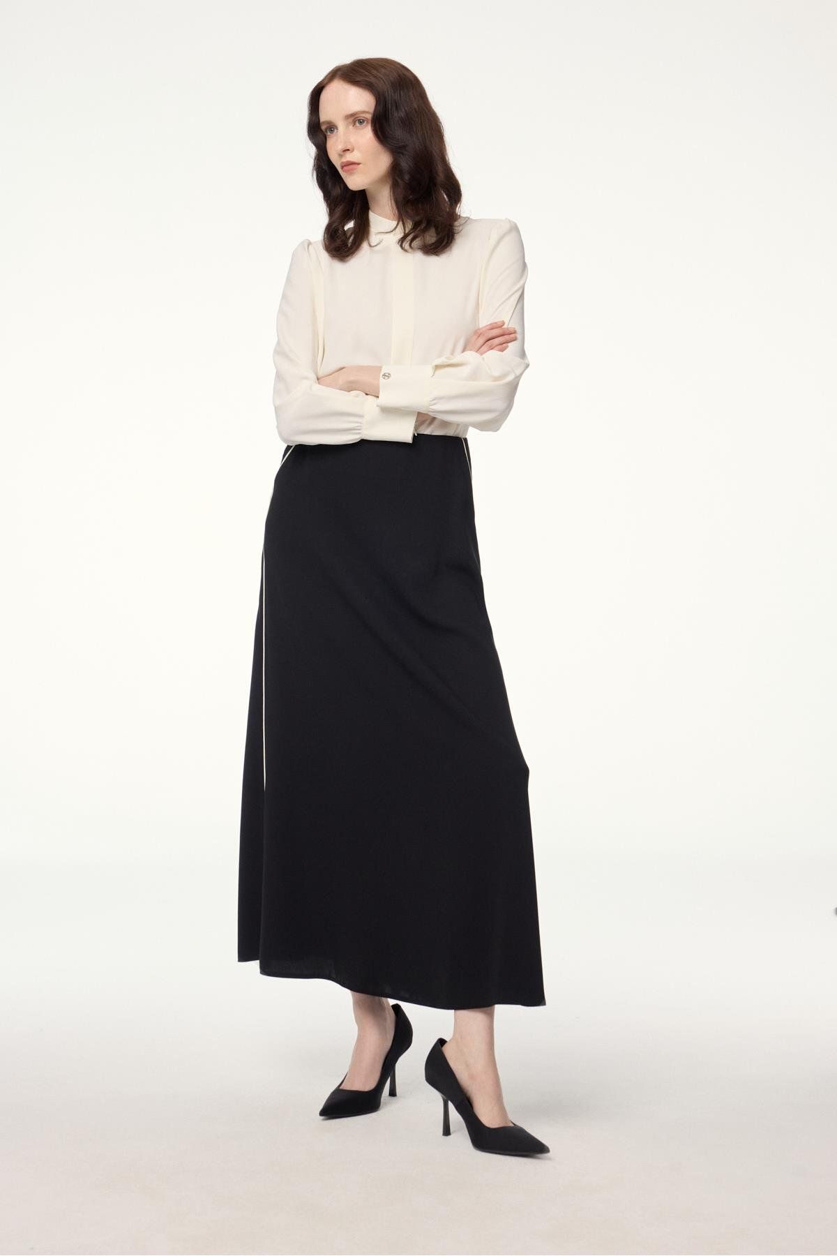 Zühre-Plain Black Skirt with Stripe Detail and Pockets Etk-0182 3