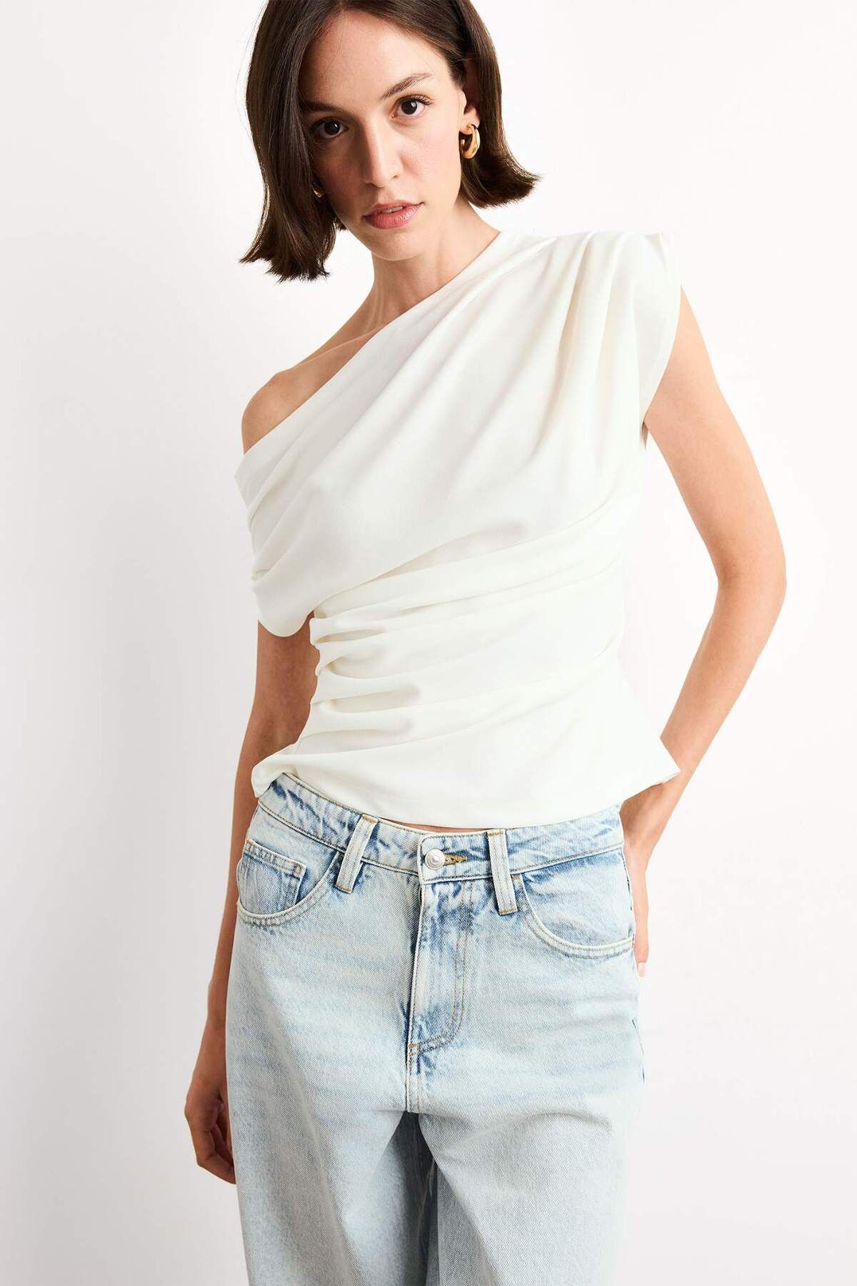 DeFacto-Fitted Basic Plain One Shoulder Undershirt F8993Ax25Sm 1