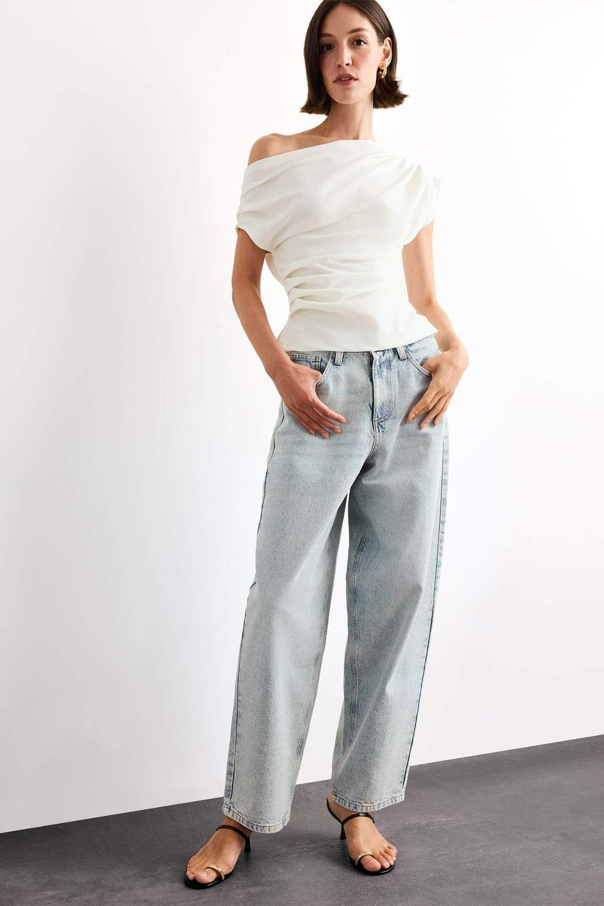 DeFacto-Fitted Basic Plain One Shoulder Undershirt F8993Ax25Sm 2