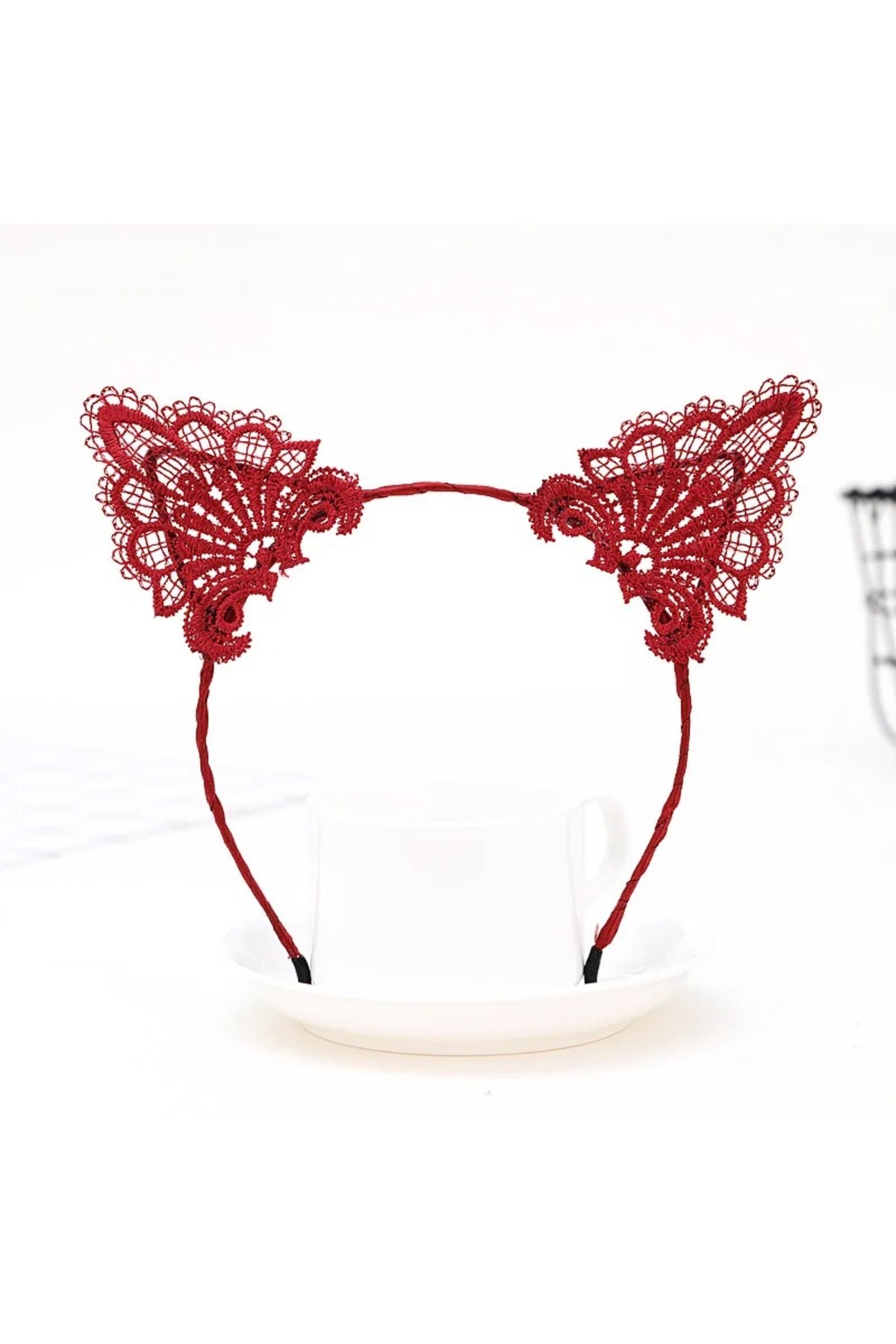 تاج گربه‌ای سرخ نس‌ورلد با دانتل - گوش گربه‌ای دانتل به سبک وینتیج