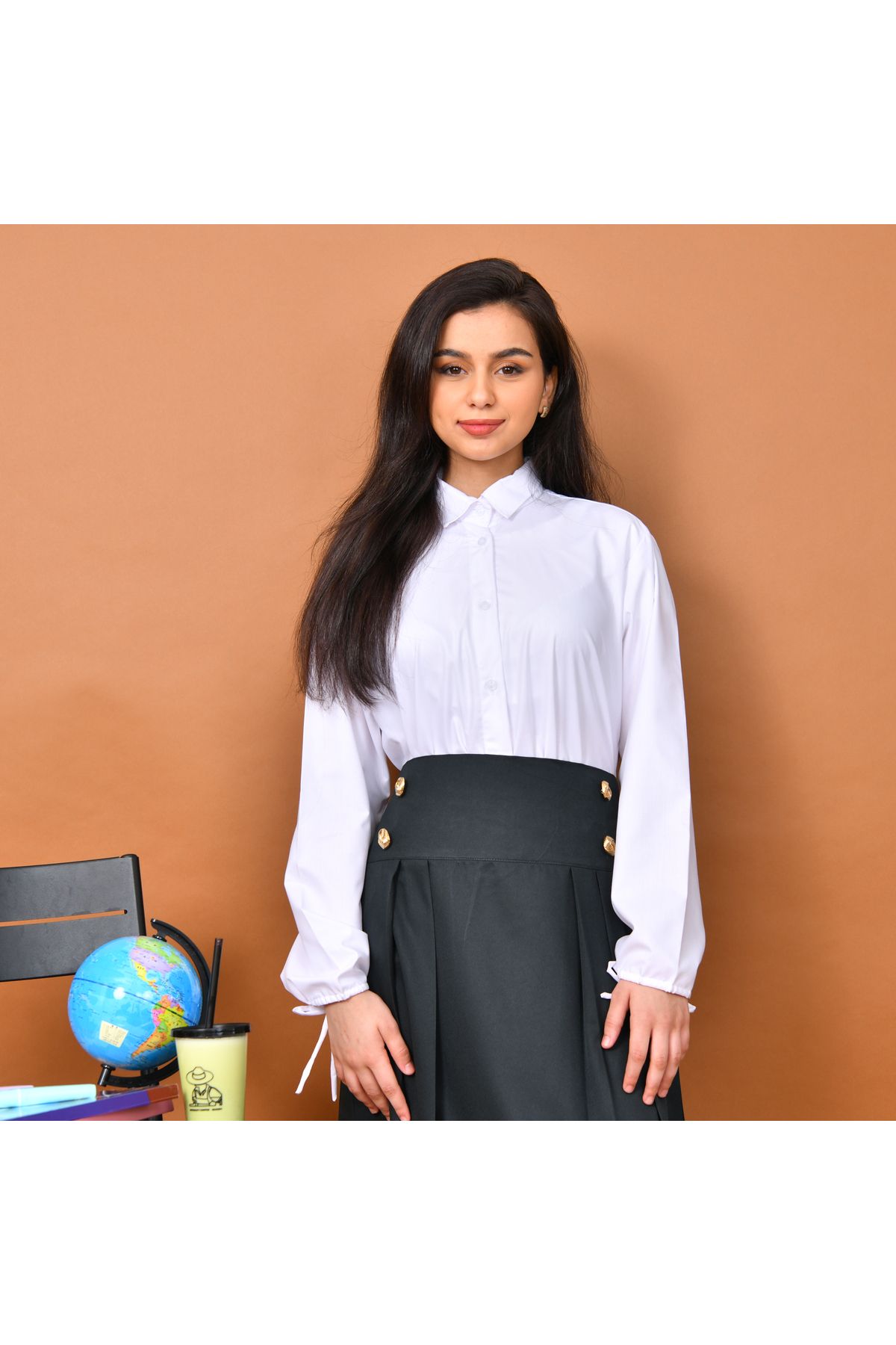 HAWRAA-Elegant pleated skirt with a high waist, decorated with gold buttons and side pockets (olive) 3