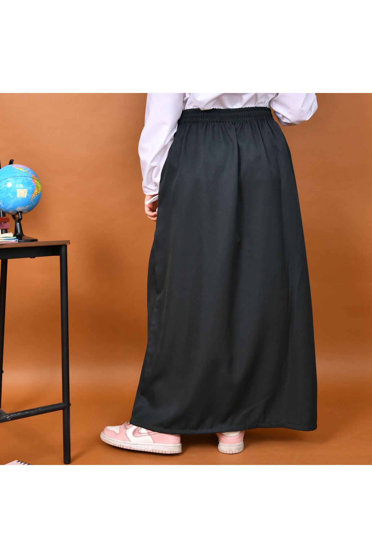 HAWRAA-High-waisted school skirt with buttons and wide pleats and hidden pockets (olive) 2