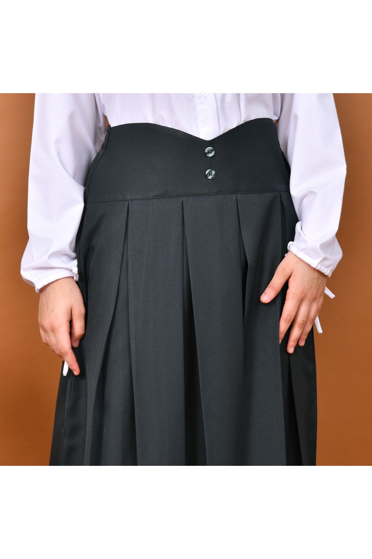 HAWRAA-High-waisted school skirt with buttons and wide pleats and hidden pockets (olive) 4