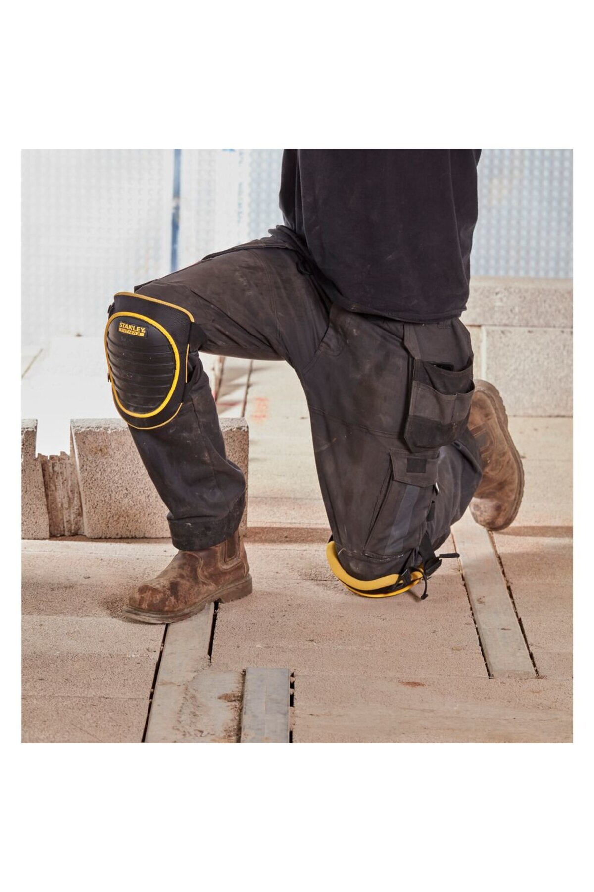 Stanley-FMST82961-1, Set of 2 Fatmax knee pads with soft interior and hard shell 3