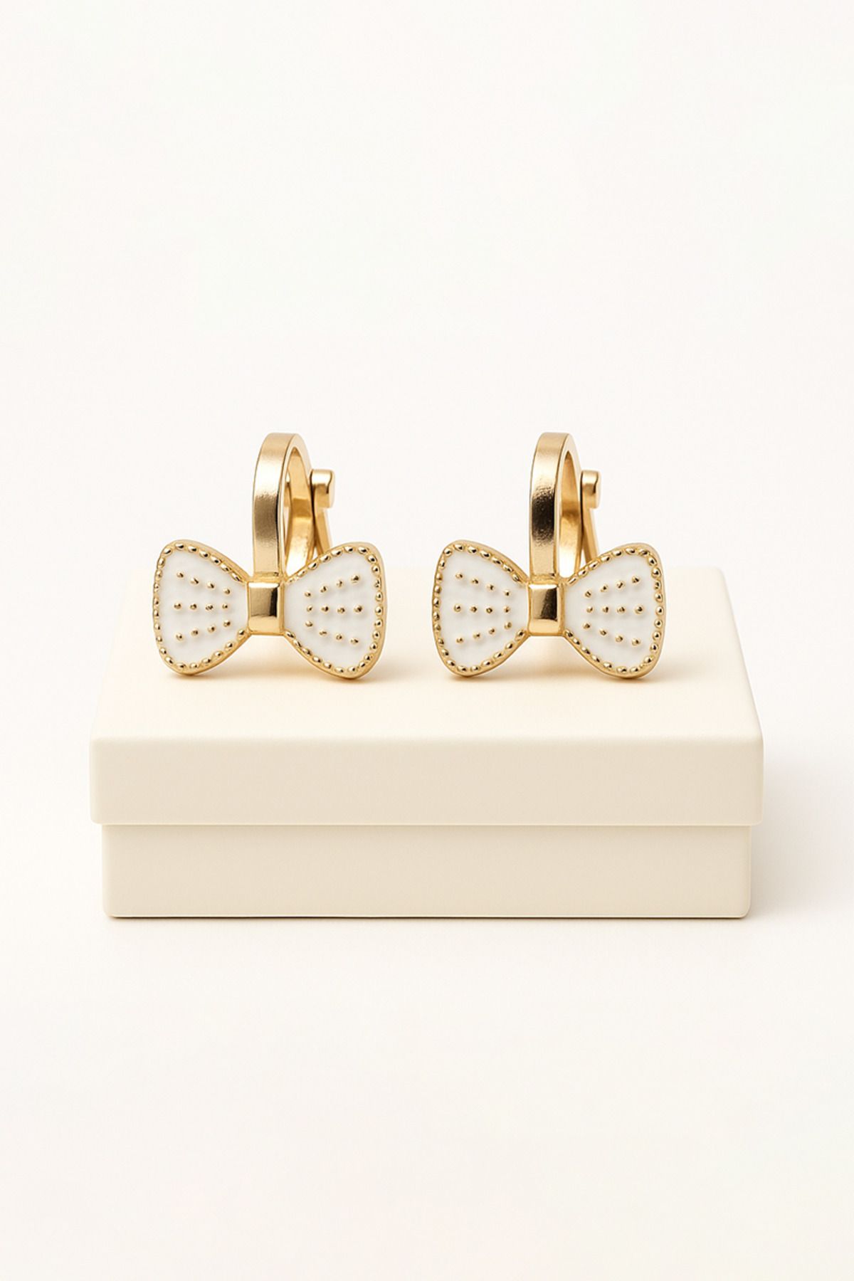 MakeWell-Poppy Compression Earrings with Bow Design for Non-Pierced Ears 1