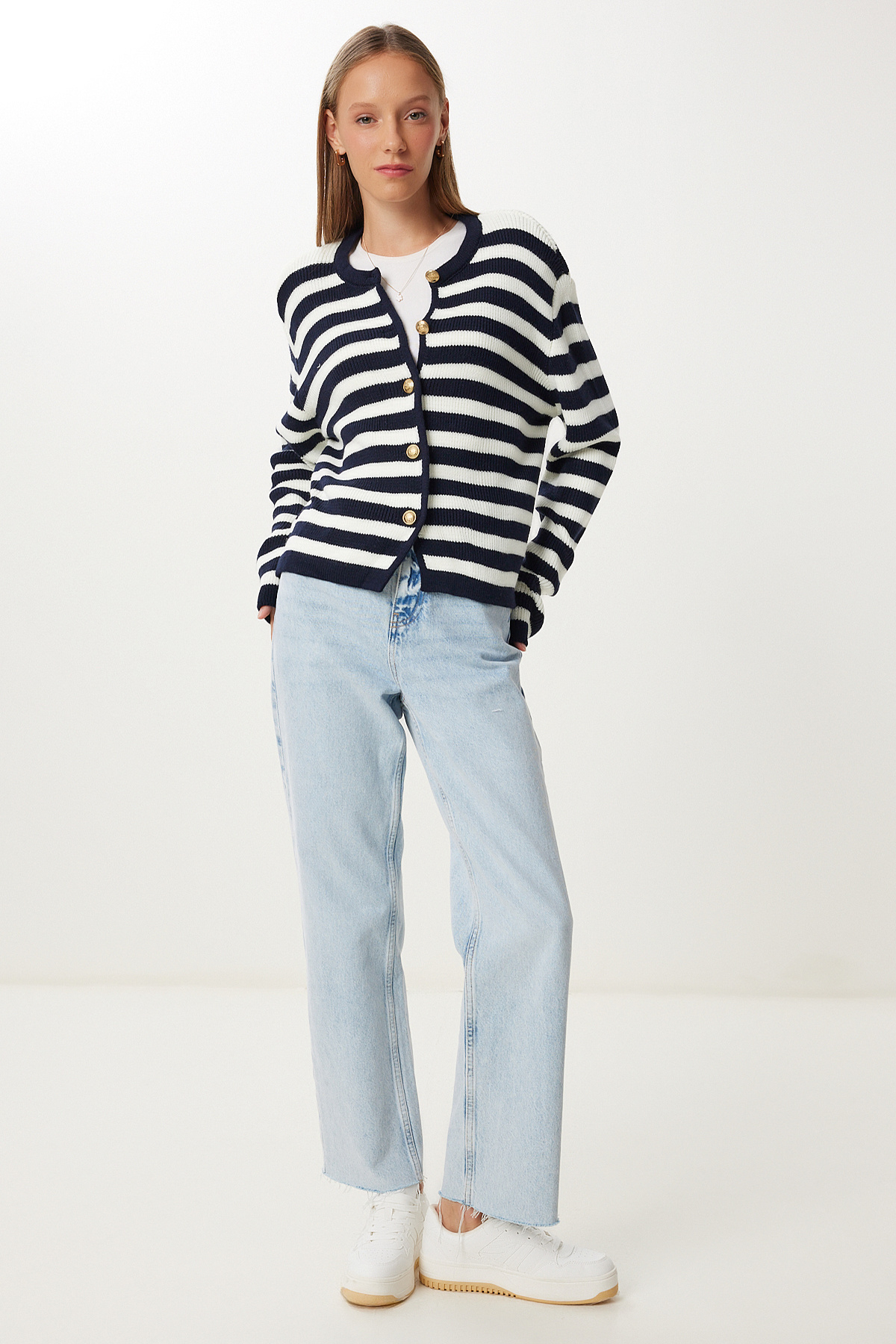 Happiness İstanbul Gepolsterte Strickjacke mit Streifenmuster in Ecru/Marineblau für Damen US00859