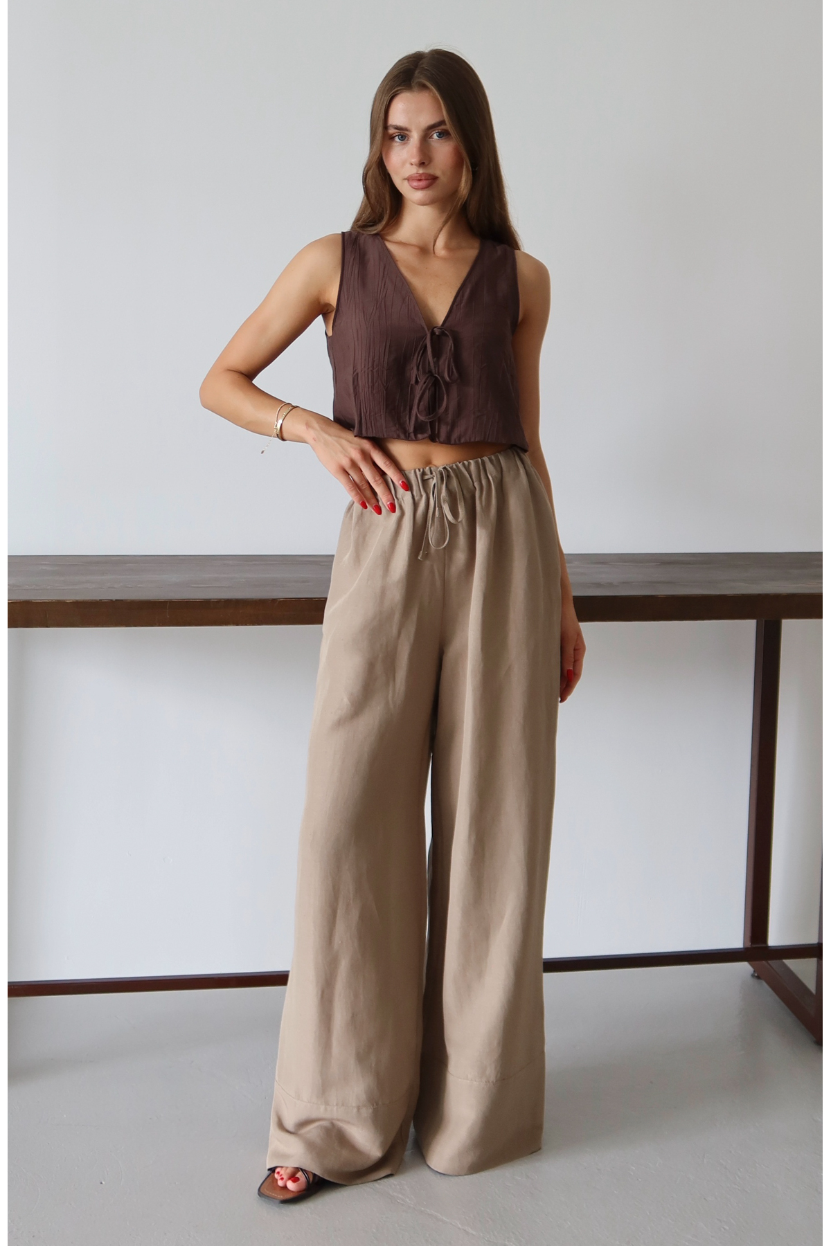 Trendyolmilla  Wardrobe Essentials Vizon Keten İçerikli Geniş Paça Beli Lastikli Pantolon TWOSS25PL00124 - Görsel 2