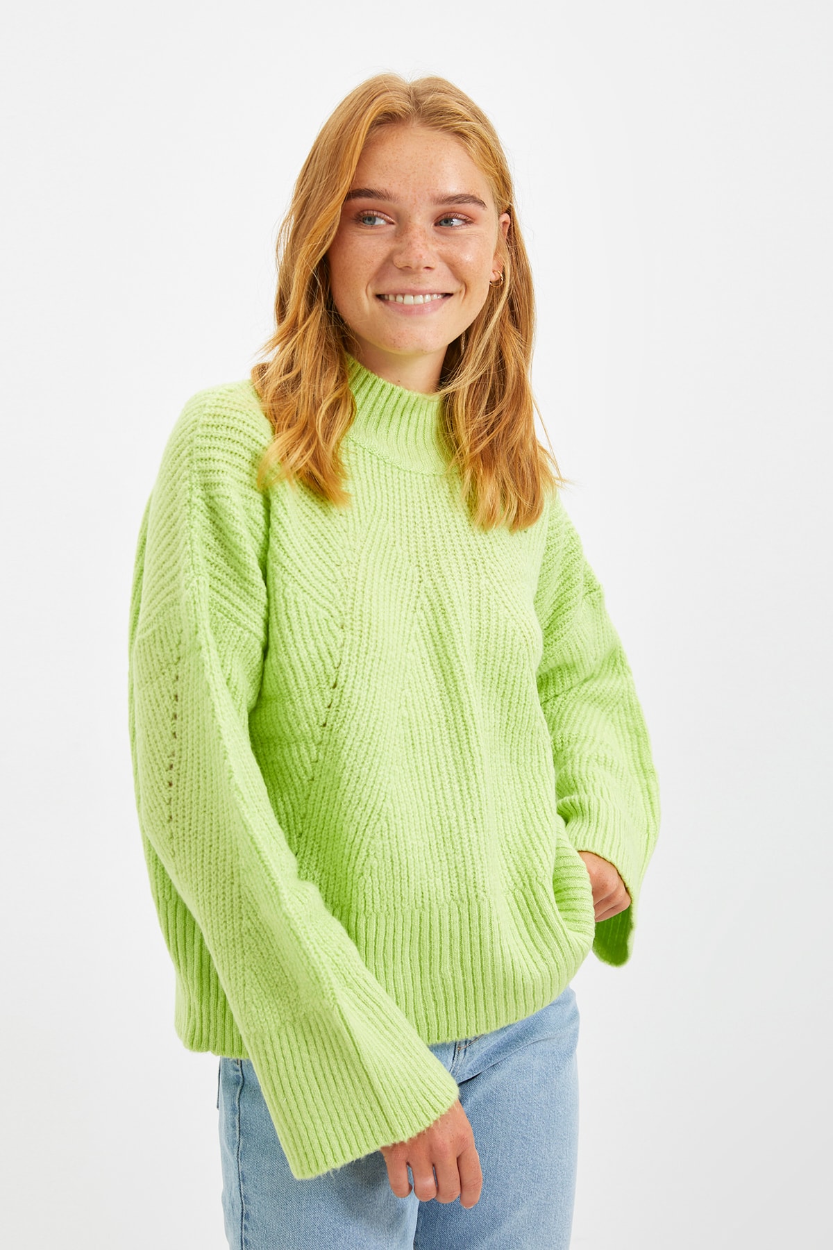 Trendyol Collection Żółty sweter z miękkiej teksturowanej dzianiny basic TWOAW22KZ0474