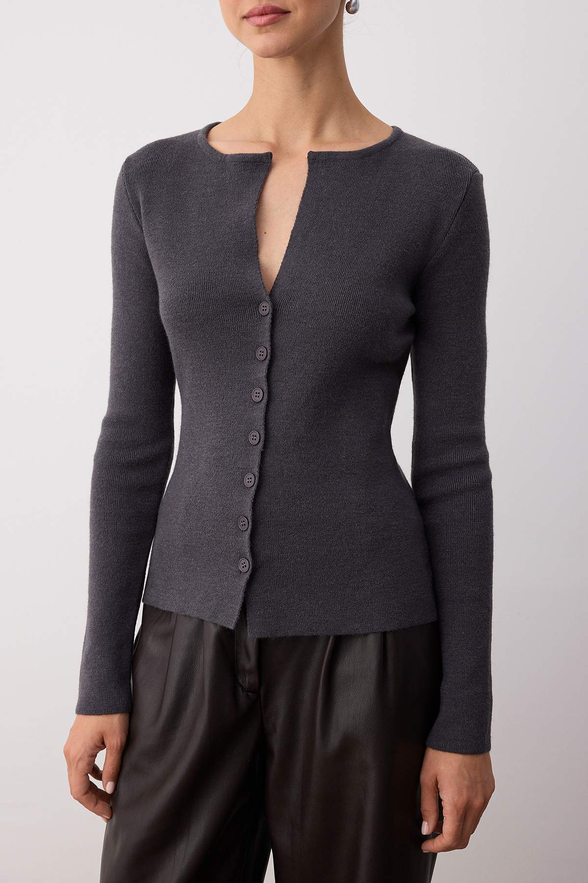 Trendyolmilla  Antrasit Premium İplik/Özel İplik Fitted/Vücuda Oturan Yünlü Triko Hırka TWOAW26HI00046 - Görsel 3