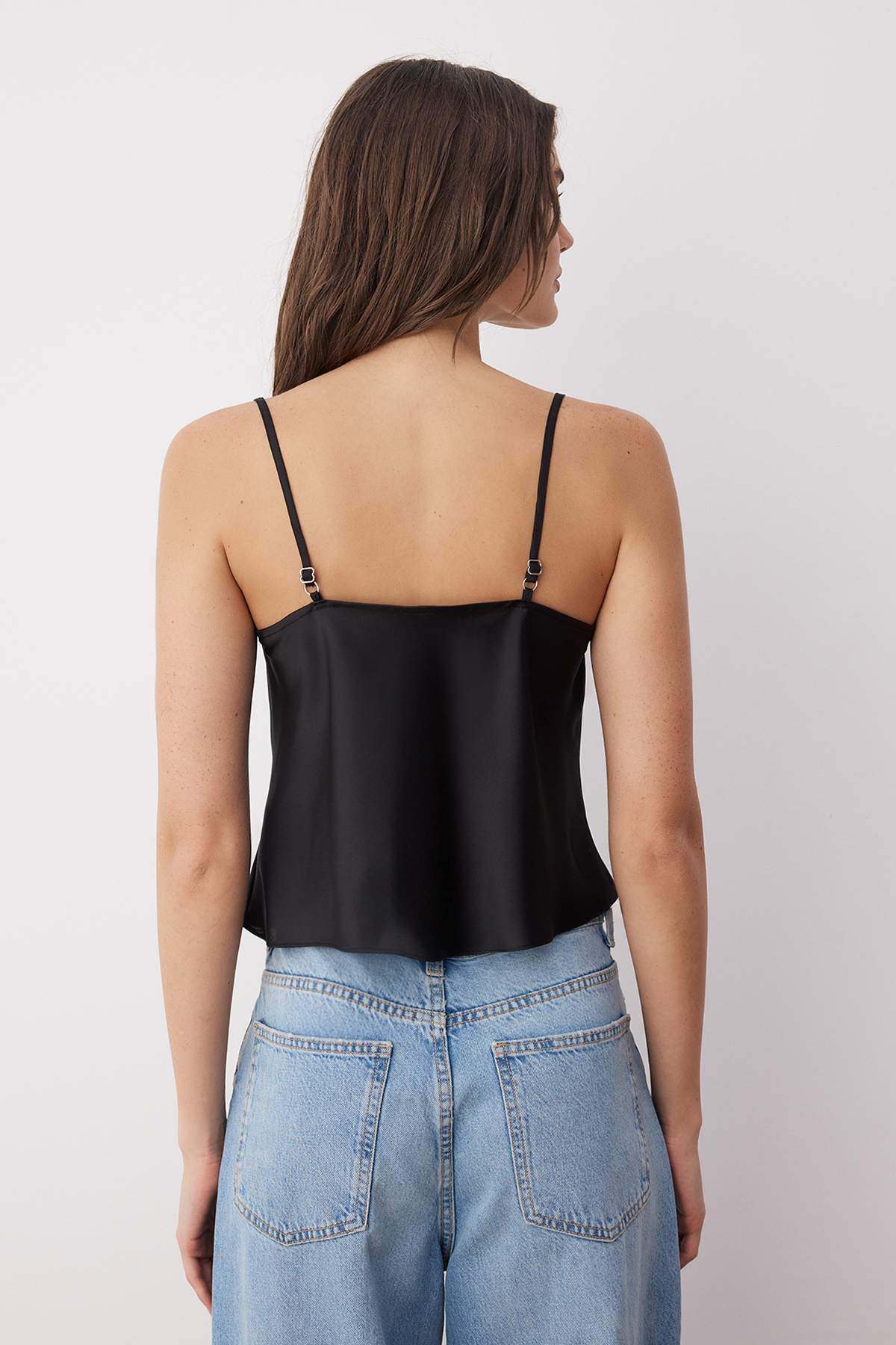 Trendyol Collection-Schwarze Bluse aus gewebtem Satin mit trägerlosem Kragen TWOSS19BB0161 4