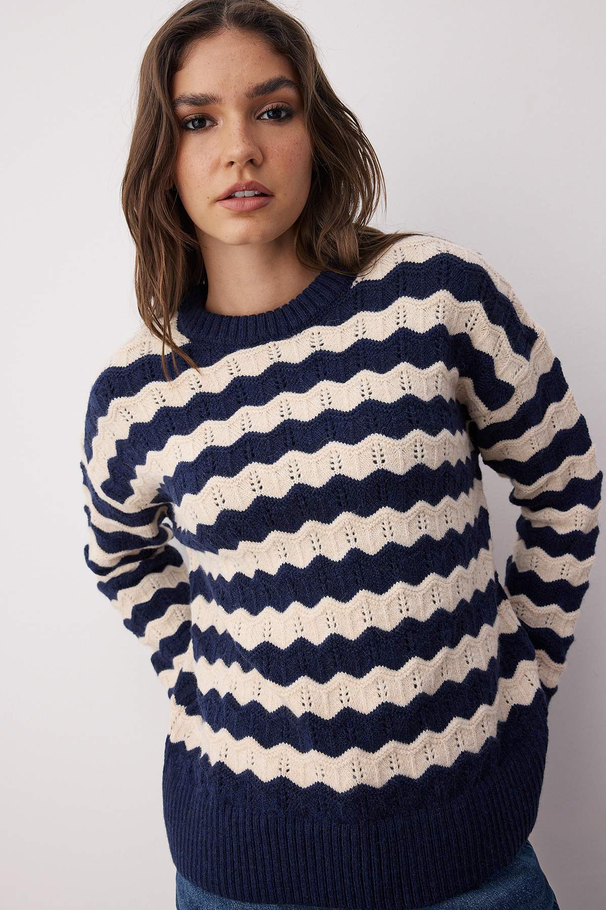 Trendyolmilla  Lacivert Yumuşak Dokulu Geniş Kalıp Ajurlu/Delikli Triko Kazak TWOAW26KZ00157