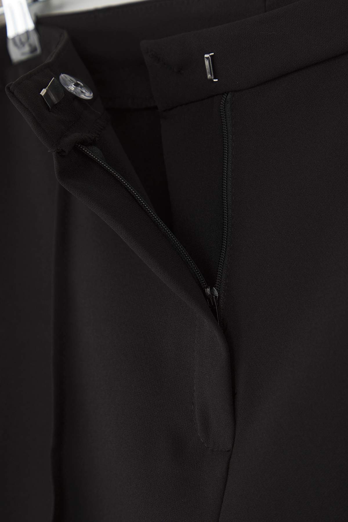 Trendyolmilla  Siyah Nervürlü Büyük Beden Kısa Dokuma Şort TBBAW26AP00004 - Görsel 6