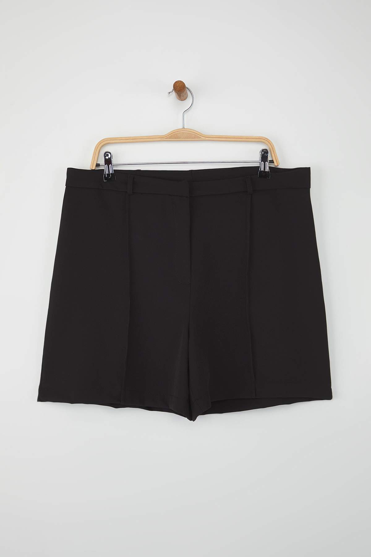 Trendyolmilla  Siyah Nervürlü Büyük Beden Kısa Dokuma Şort TBBAW26AP00004 - Görsel 5