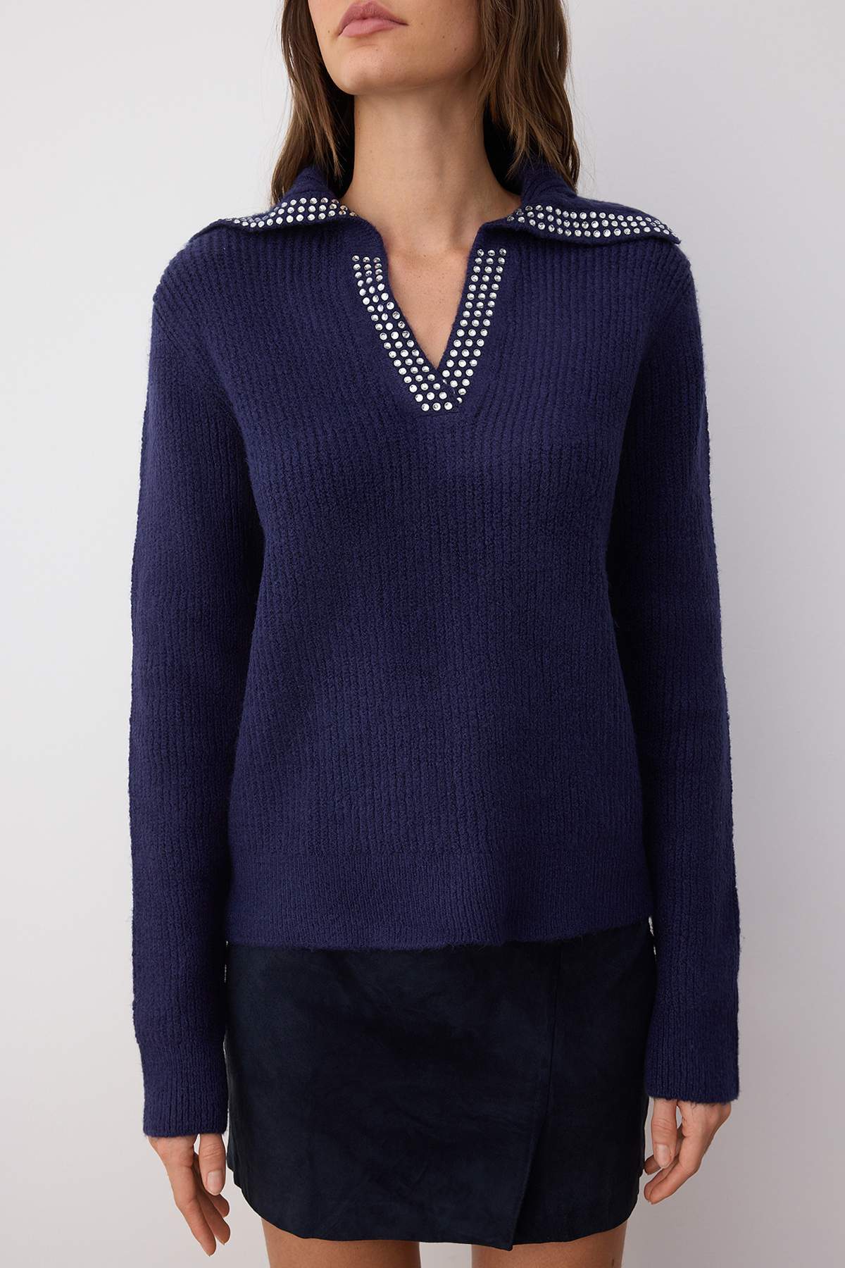 Trendyolmilla  Lacivert Yumuşak Dokulu Taşlı Yaka Detaylı Triko Kazak TWOAW26KZ00035 - Görsel 3
