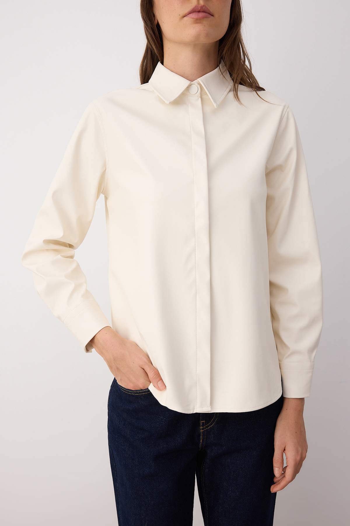 Trendyolmilla  Ekru Regular Kalıp Suni Deri Gömlek TWOAW26GO00028 - Görsel 5