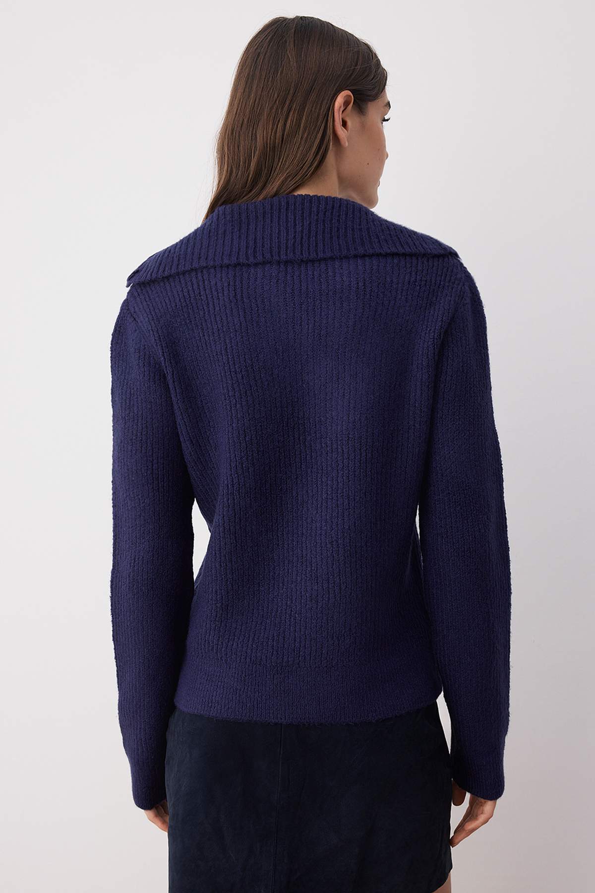 Trendyolmilla  Lacivert Yumuşak Dokulu Taşlı Yaka Detaylı Triko Kazak TWOAW26KZ00035 - Görsel 4