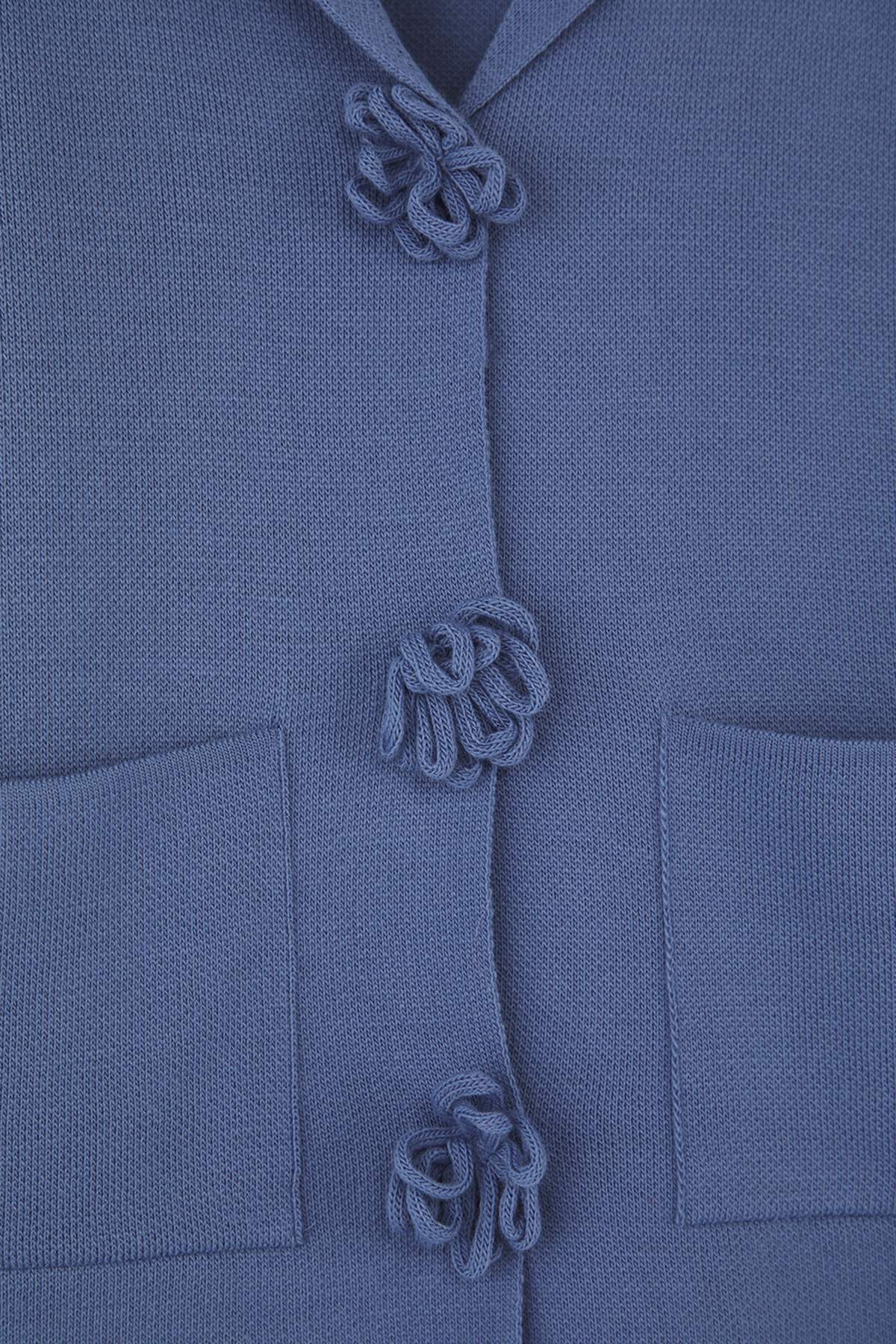 Trendyolmilla  İndigo Elişi Gül Düğme Detaylı Triko Hırka TWOAW26HI00103 - Görsel 6