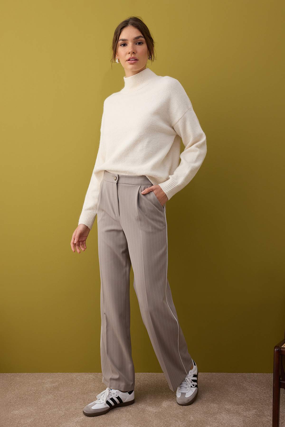 Trendyolmilla  Vizon Çizgili Biye Detaylı Wide Leg/Geniş Paça Pantolon TWOAW26PL00044