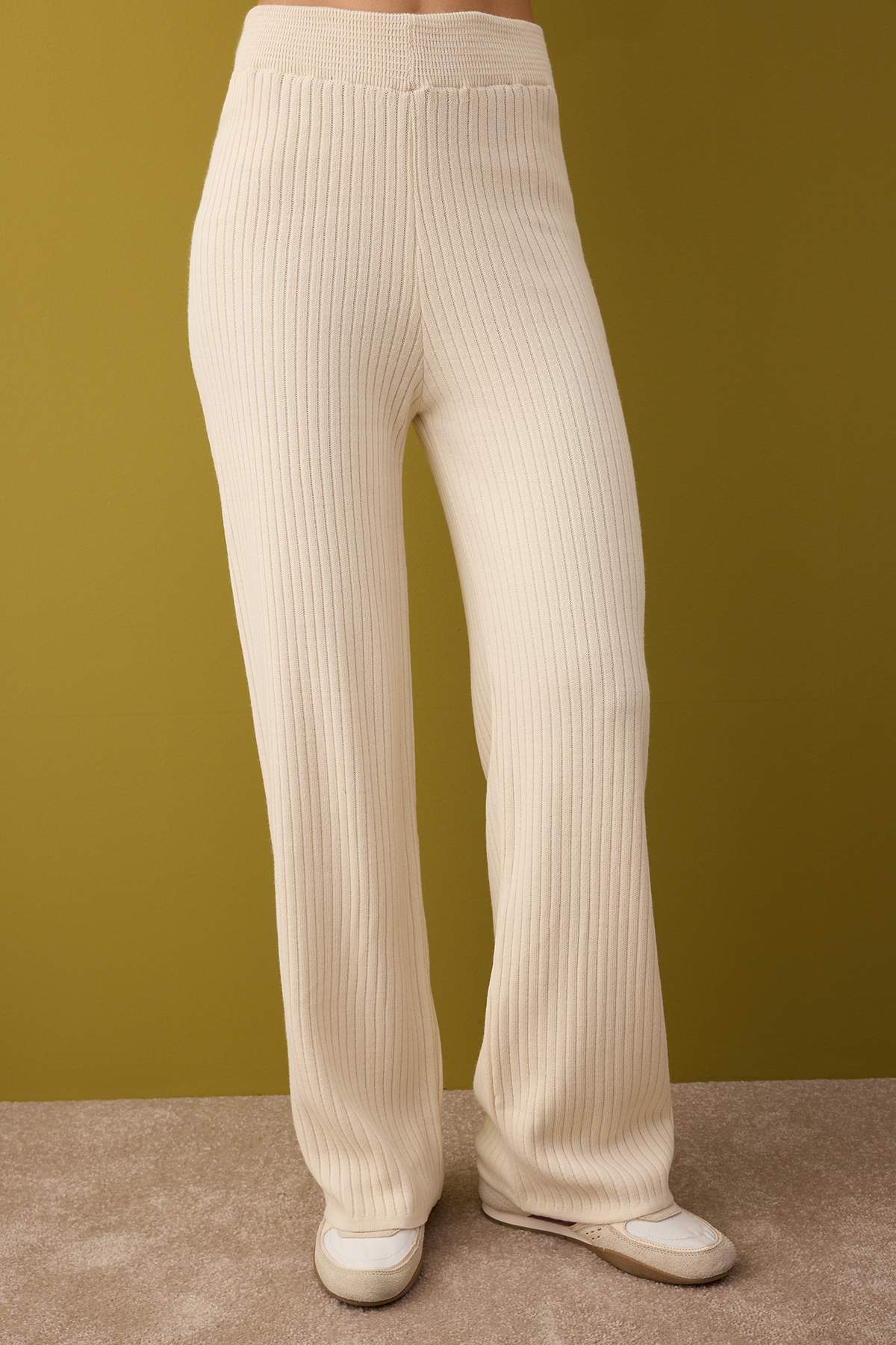 Trendyolmilla  Ekru Basic Fermuarlı Kazak-Pantolon Triko Alt - Üst Takım TWOAW26AU00020 - Görsel 3