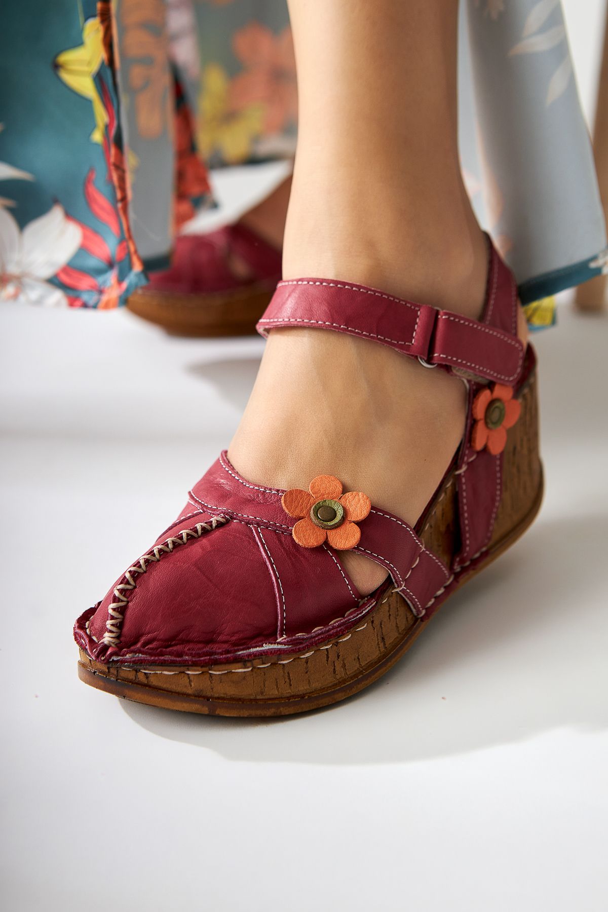 Limoya-Women's Burgundy Flower Detailed Closed Toe Wedge Heeled Women's Shoes 7