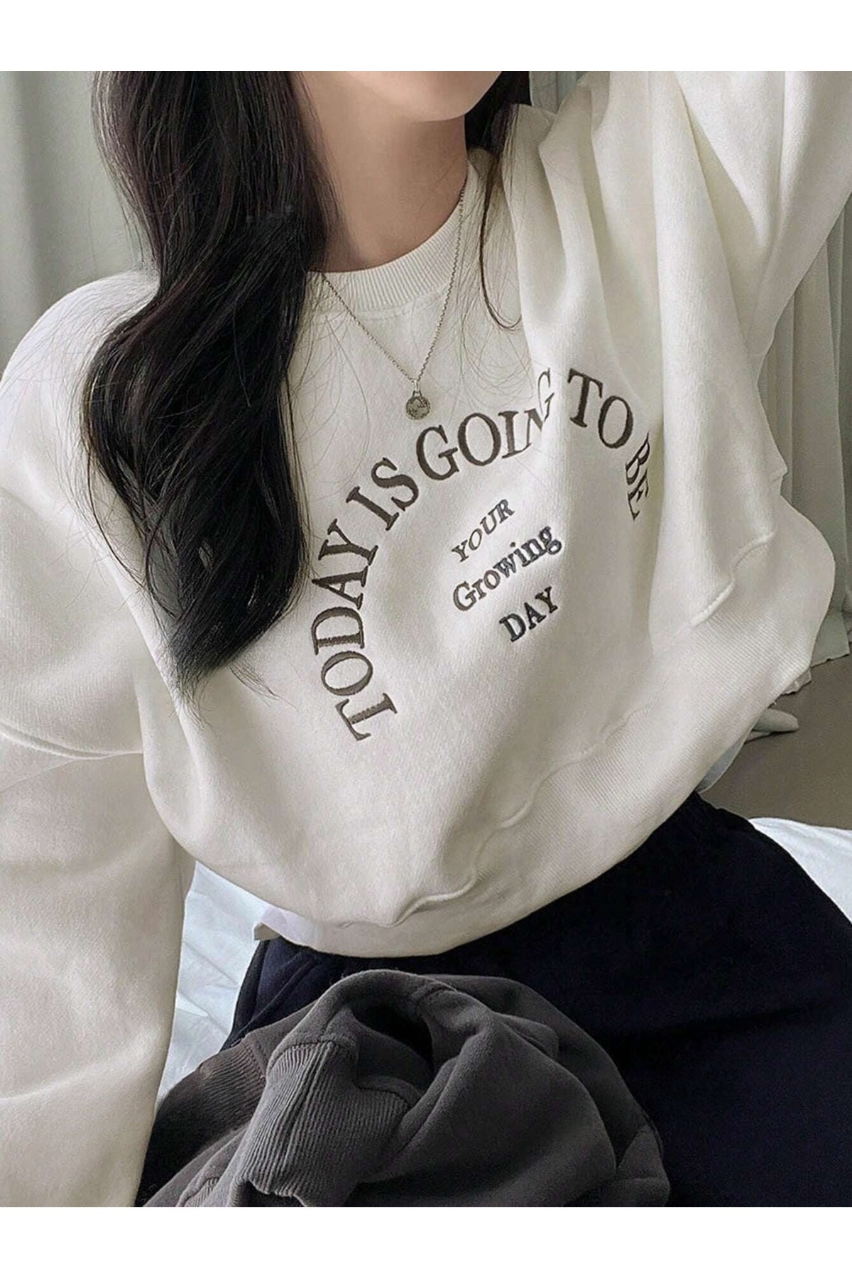 over head oh Kadın Ekru Today Is Goıng Basklı Crop Bisiklet Yaka Sweatshirt görsel 4