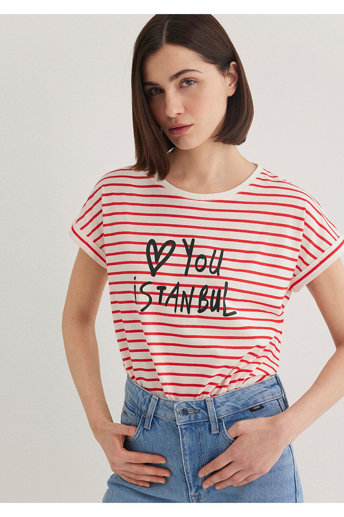 Mavi-Love You bedrucktes gestreiftes Istanbul-T-Shirt mit normaler Passform 167986 -26829 1