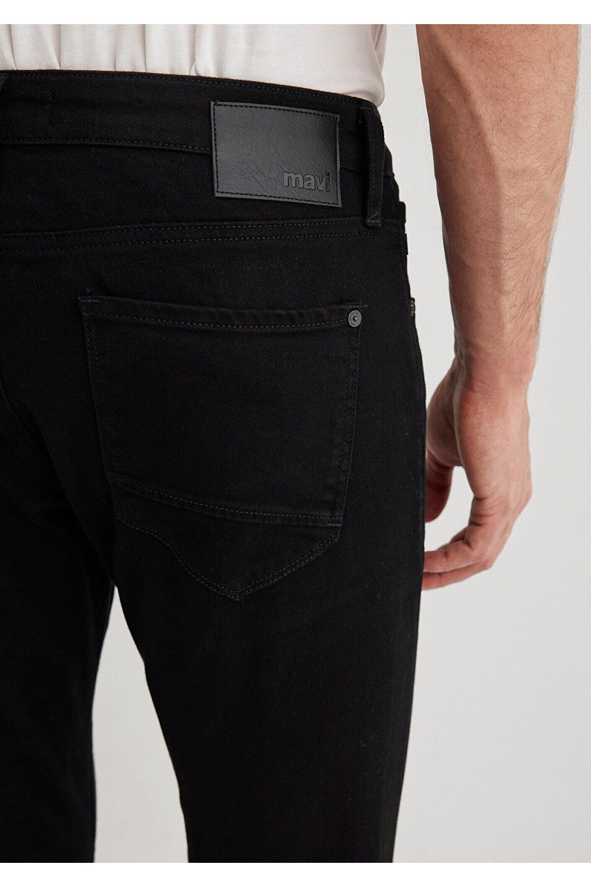 Mavi-James Black Comfort Jean nohavice 0042423313 8