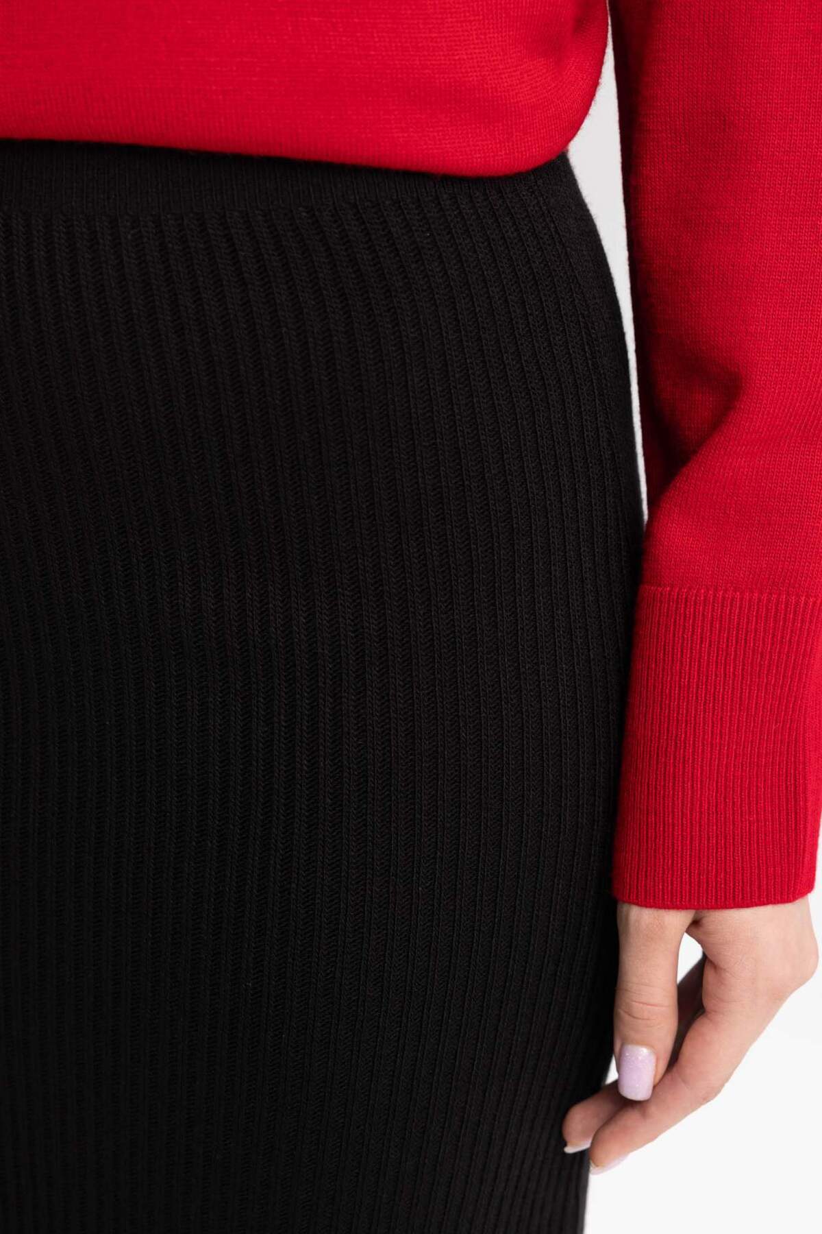 DeFacto-Regular Fit Elastic Waist Basic Απλή Μαύρη Μάξι Φούστα D2526AX24WN 5