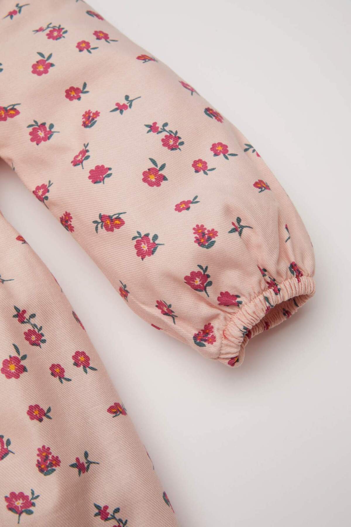 Defacto Kız Bebek Geniş Yaka Düğmeli Çiçekli Uzun Kollu Twill Elbise D2545A524AU fotoğrafı 3 (önizleme)