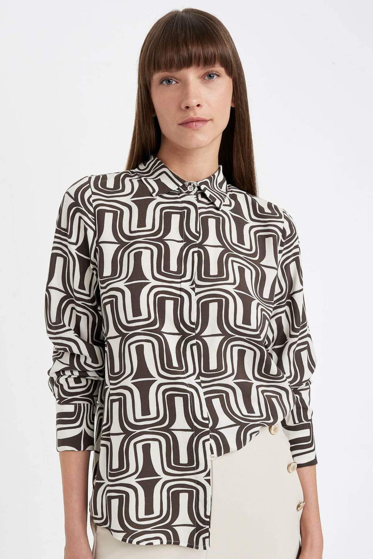 DeFacto-Gemustertes Langarmshirt mit normaler Passform I8266az24au 1