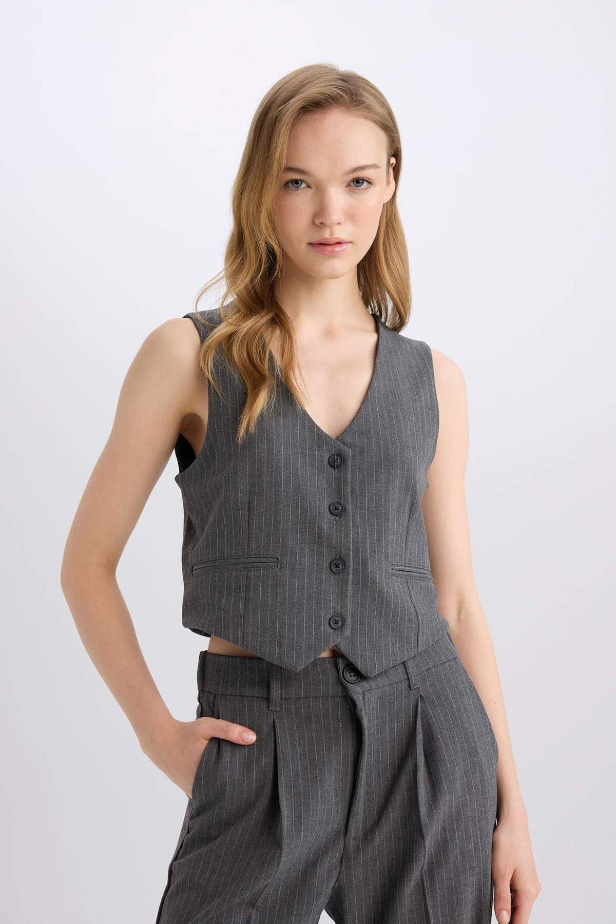 DeFacto-Regular Fit Blazer Weste Crop Basic Einfarbig Mit Knöpfen Z8526AZ24AU 3