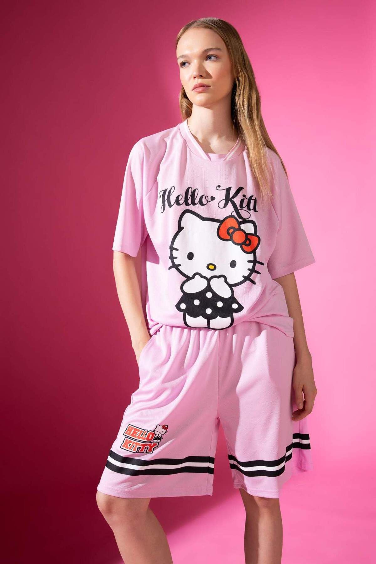 DeFacto-Hello Kitty Patterned Relaxed Fit Shorts - D4219AX24HS 3